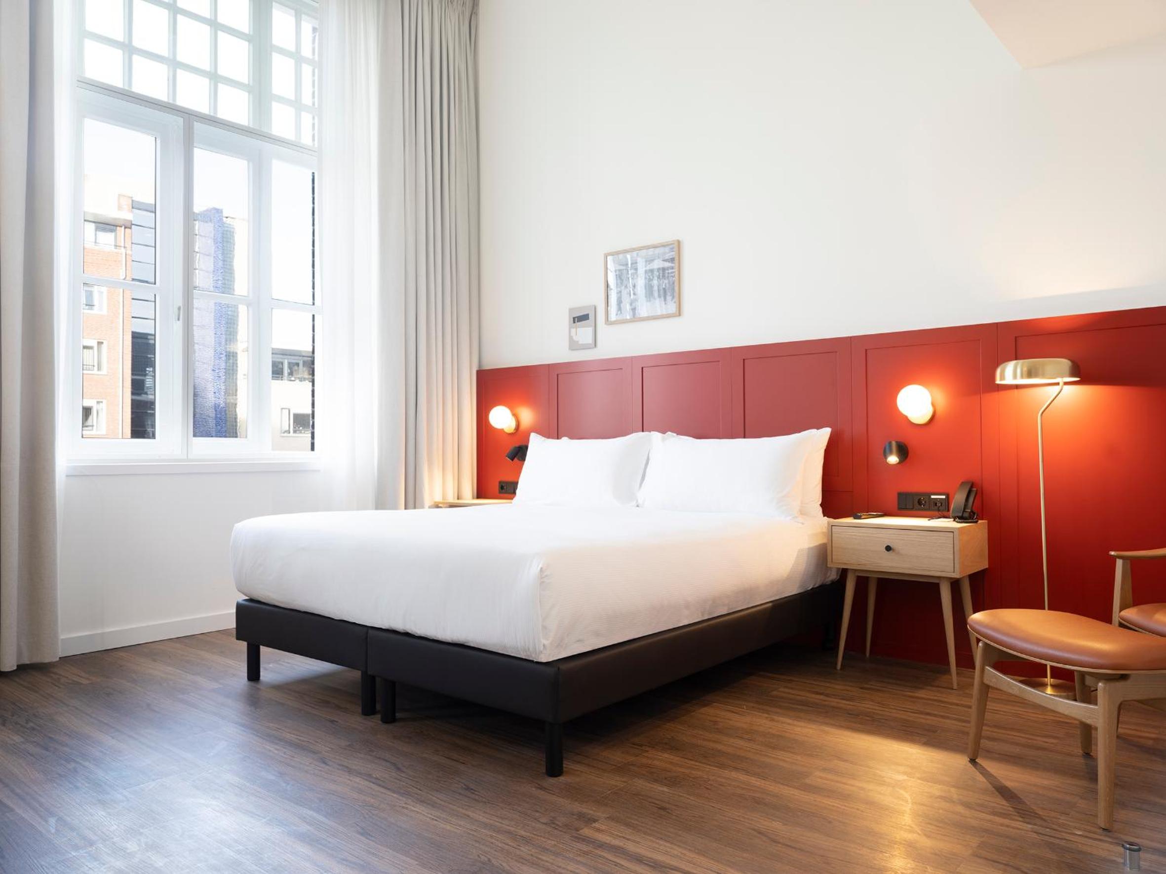Deluxe King Room - Photo 1