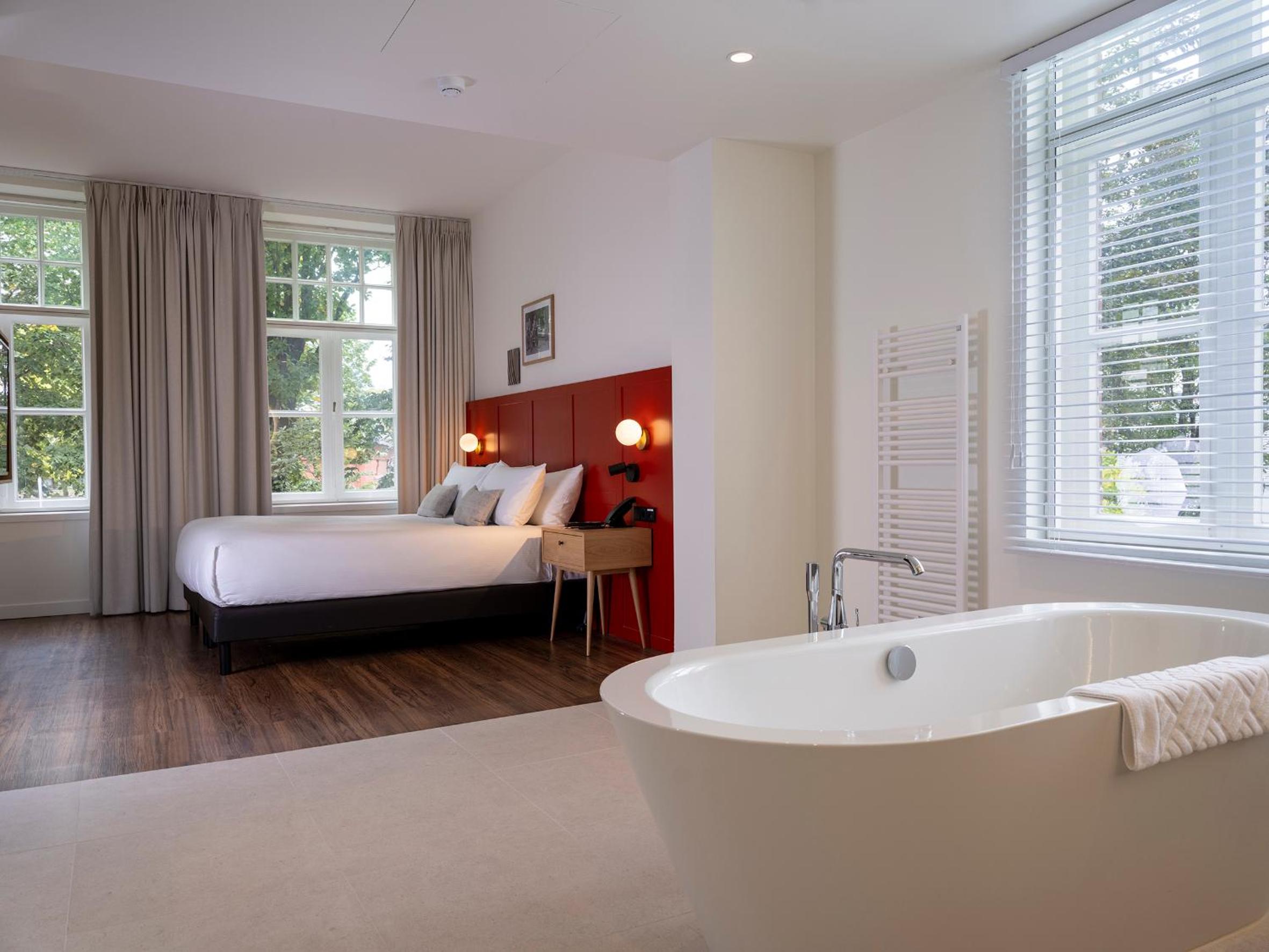 Deluxe King Suite - Photo 5