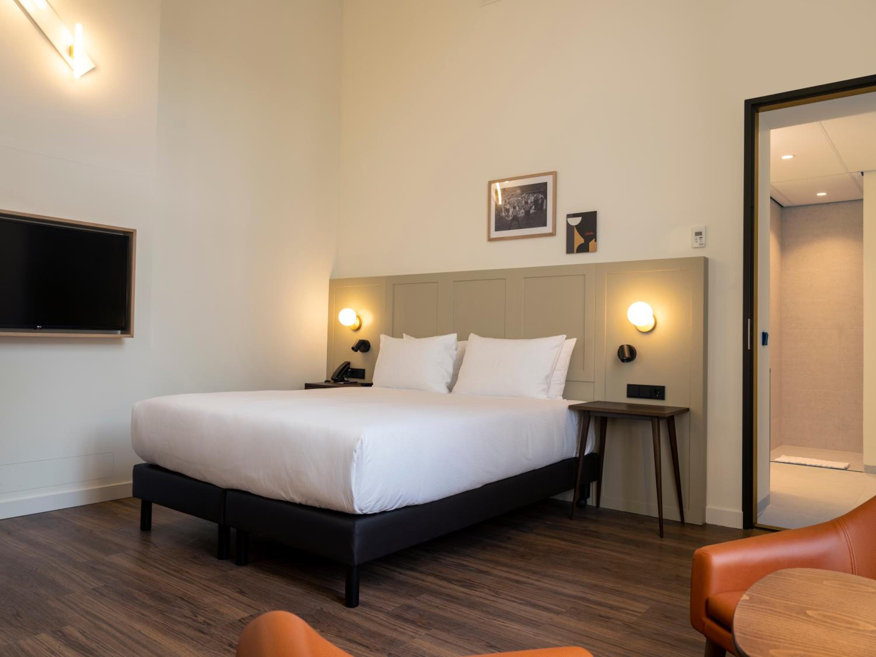 Deluxe Queen Room - Photo 2