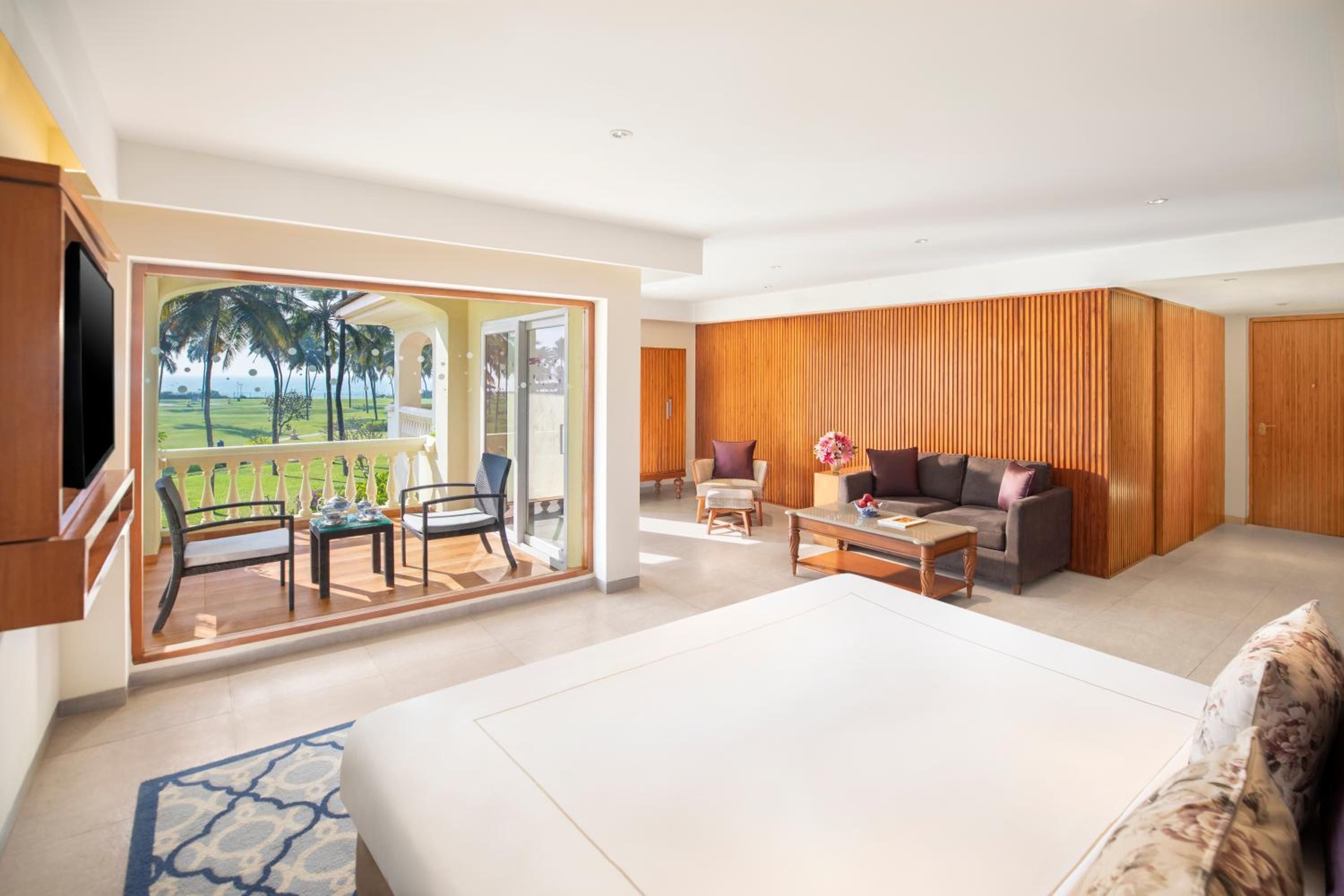 Premium Room Sea View King Bed - Photo 2