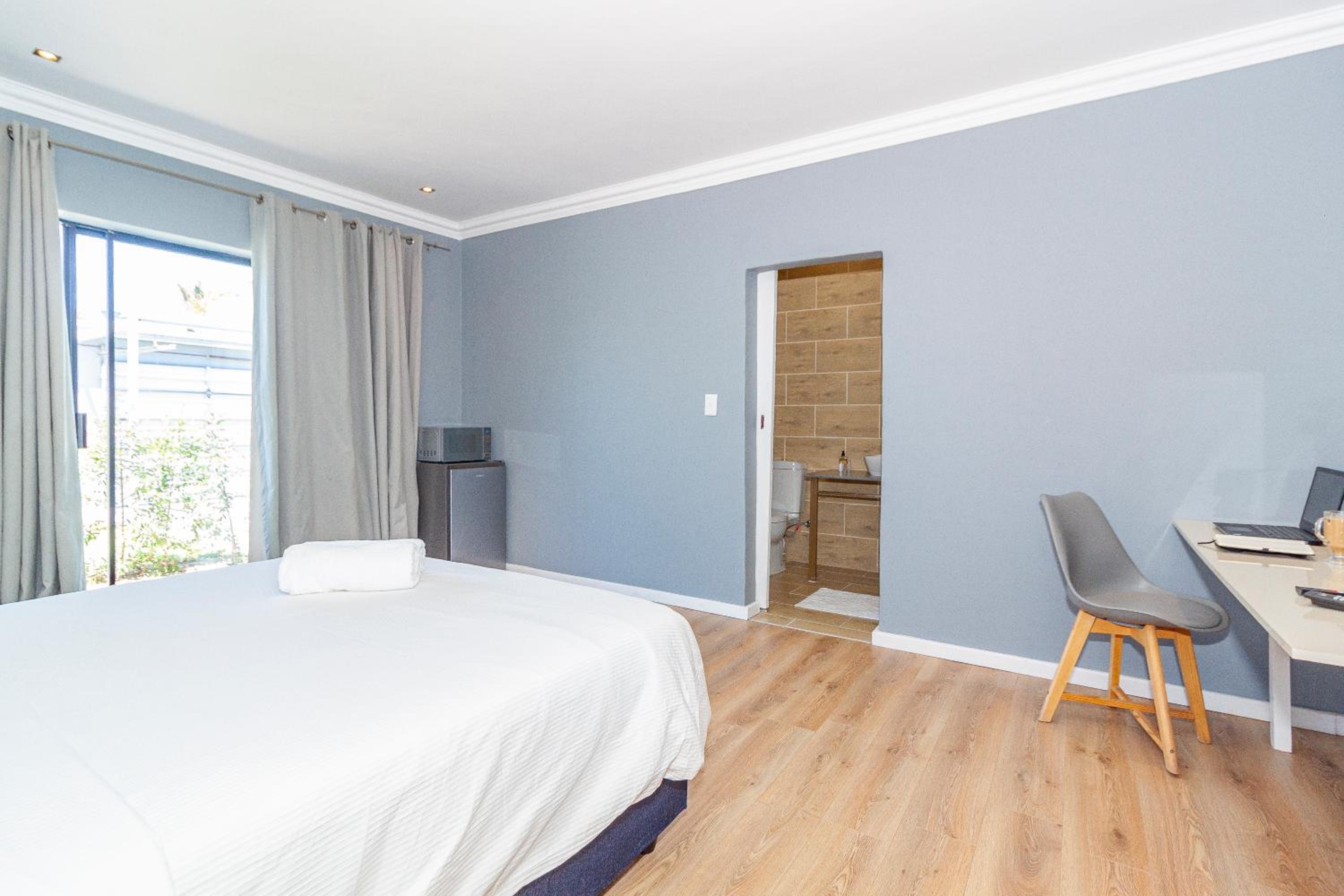 Deluxe Double Room - Photo 9