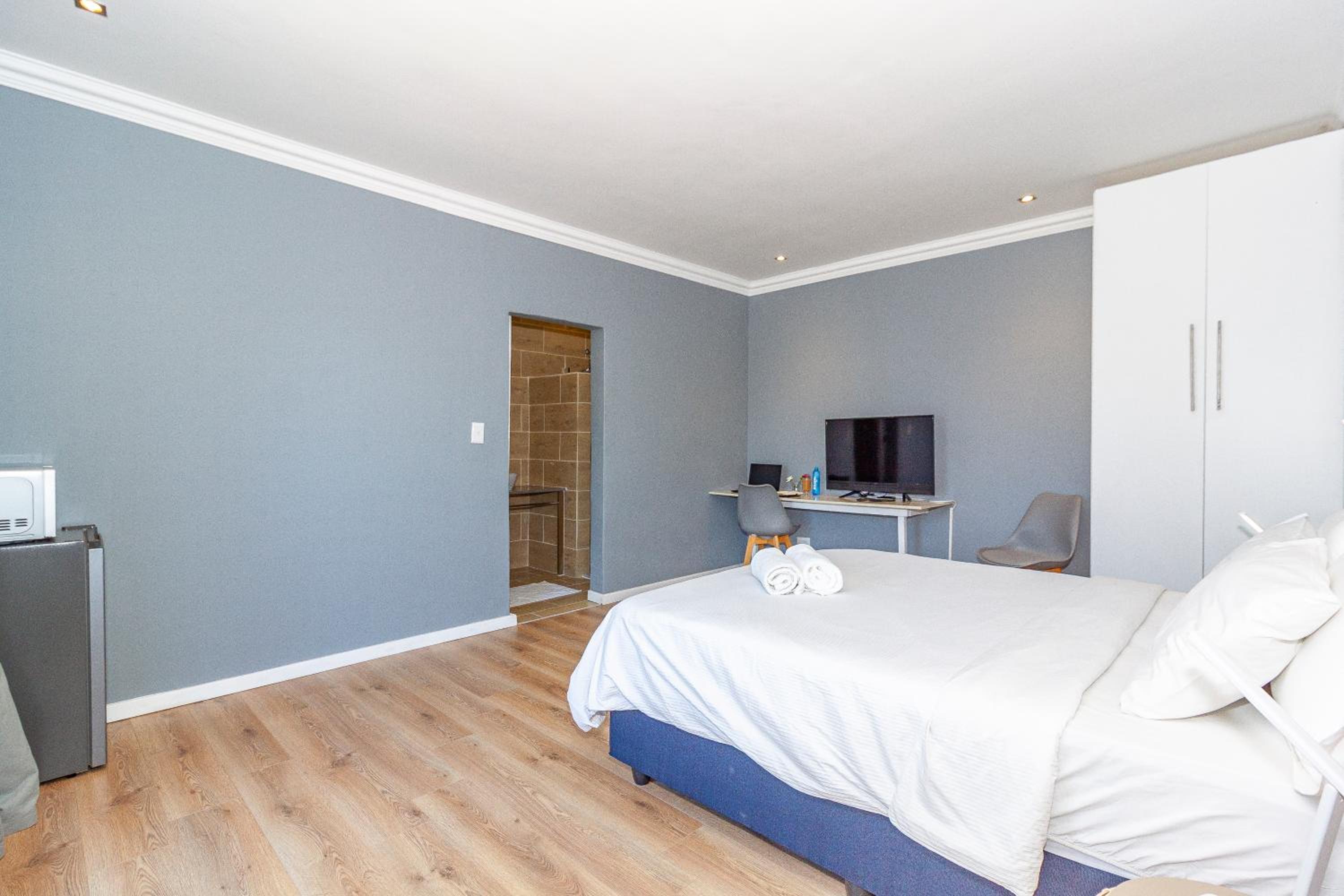Deluxe Double Room - Photo 8