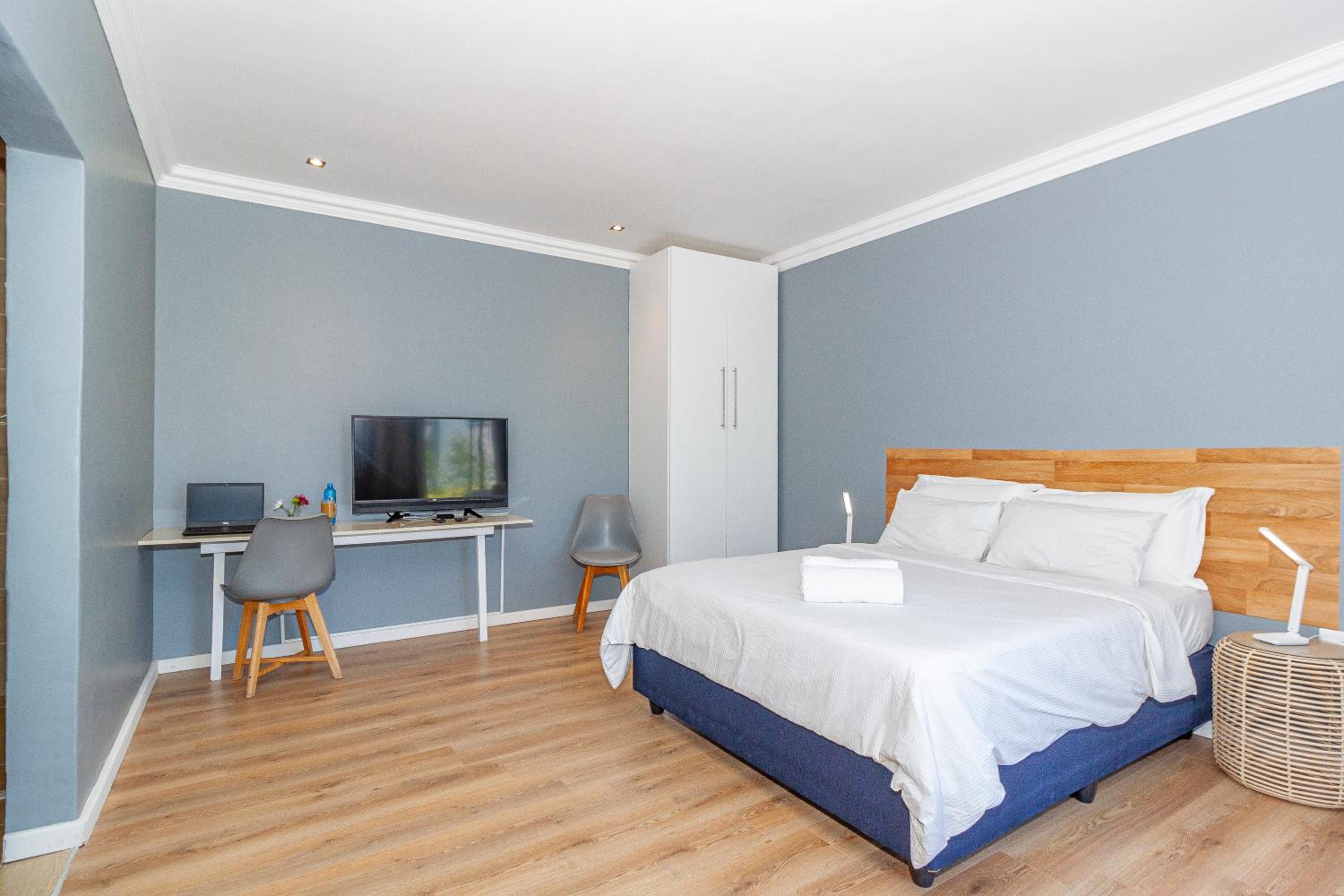 Deluxe Double Room - Photo 12
