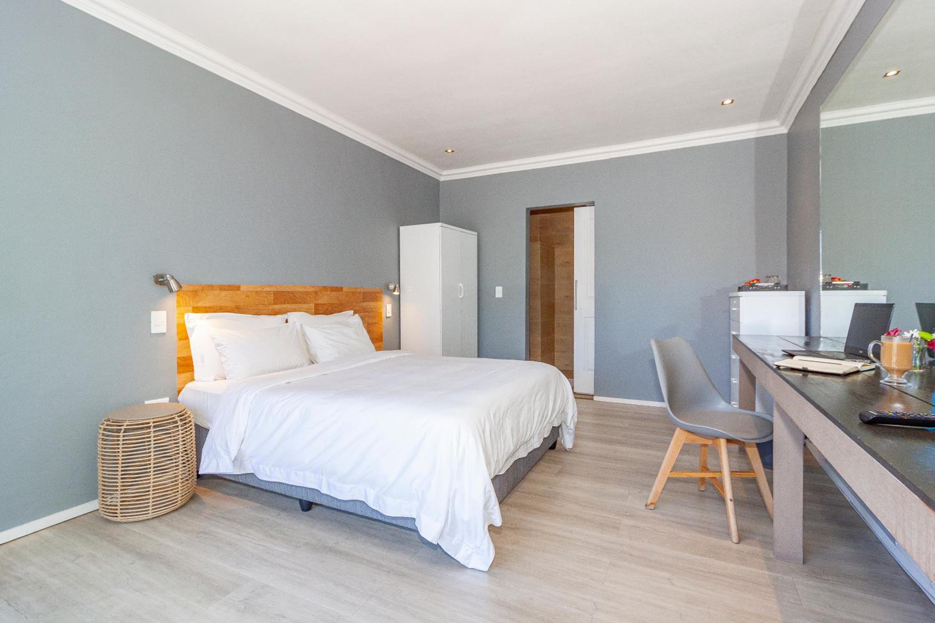 Deluxe Double Room - Photo 26