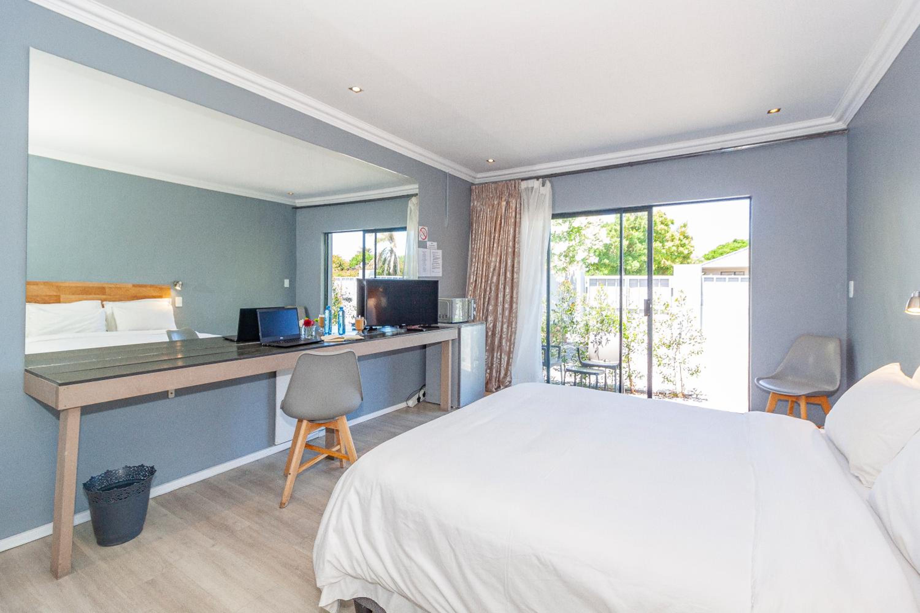 Deluxe Double Room - Photo 13