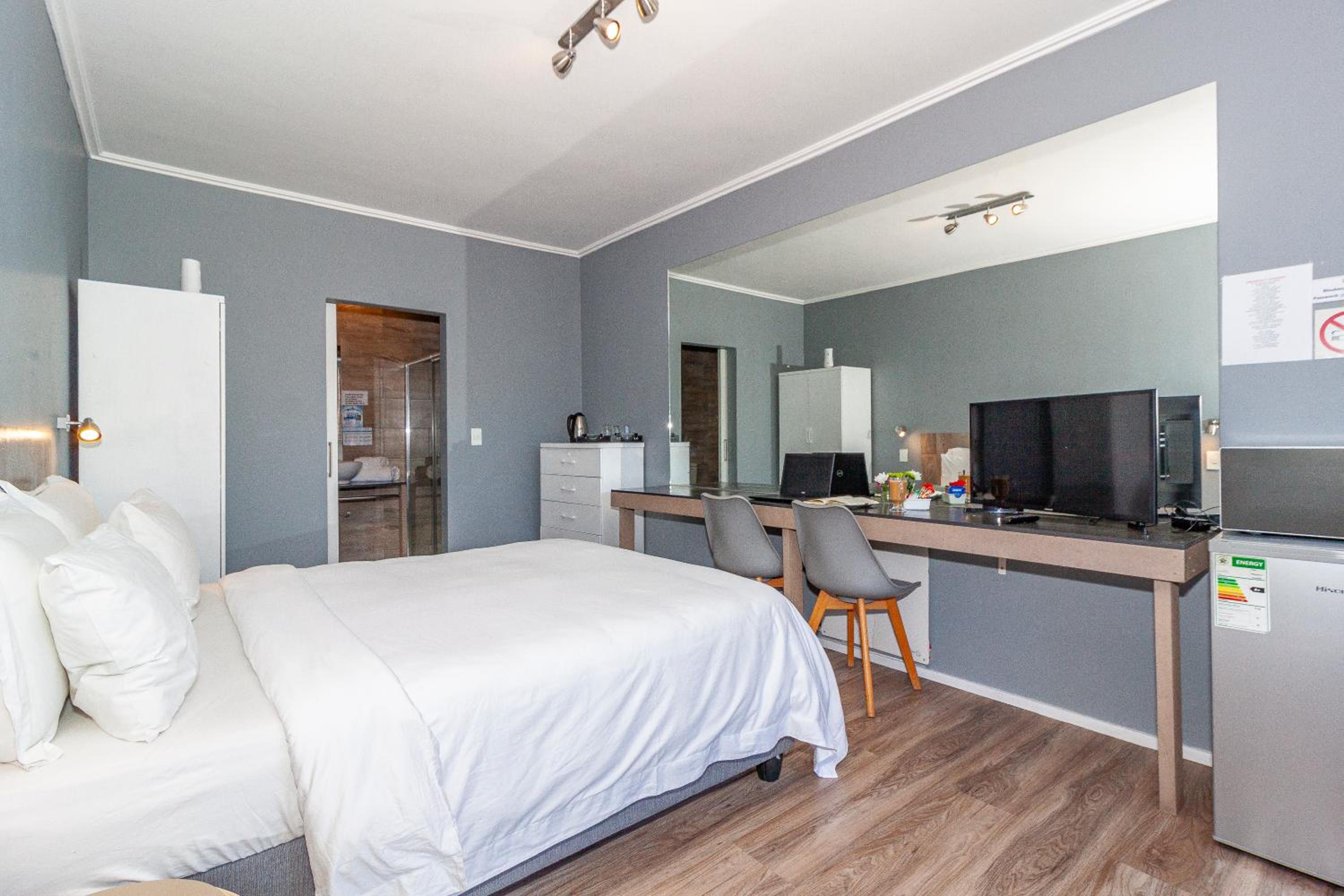 Deluxe Double Room - Photo 20