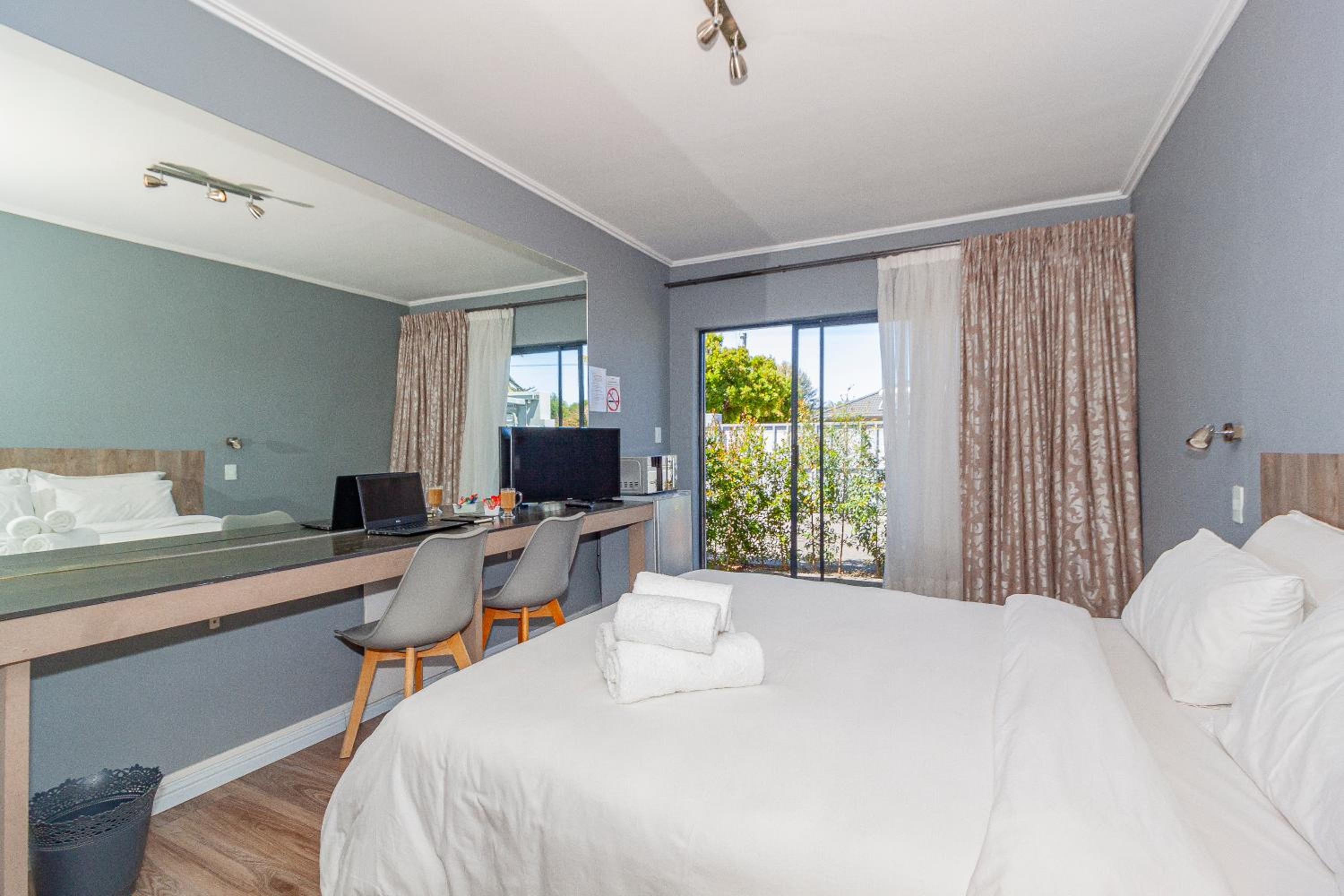 Deluxe Double Room - Photo 22