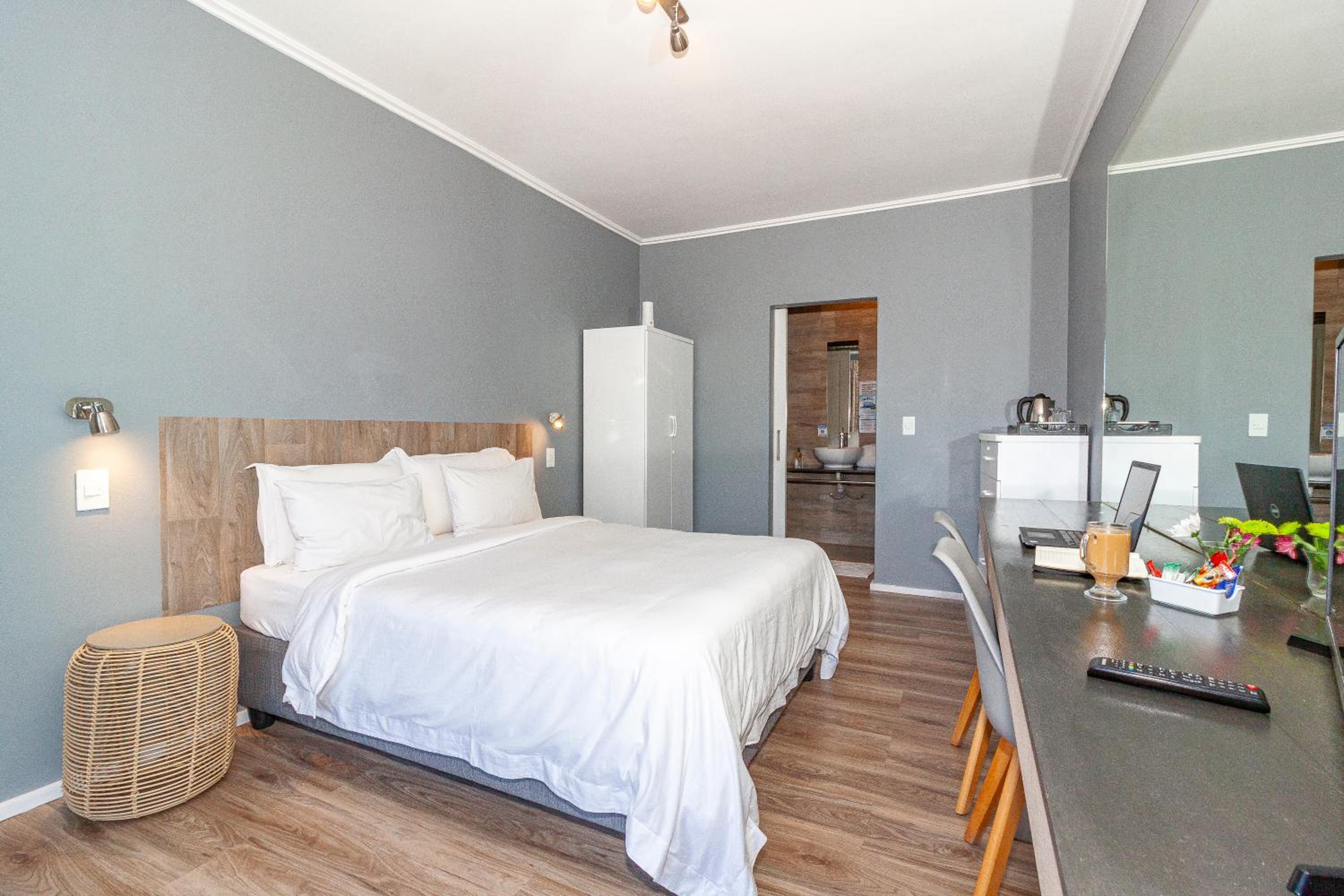 Deluxe Double Room - Photo 18
