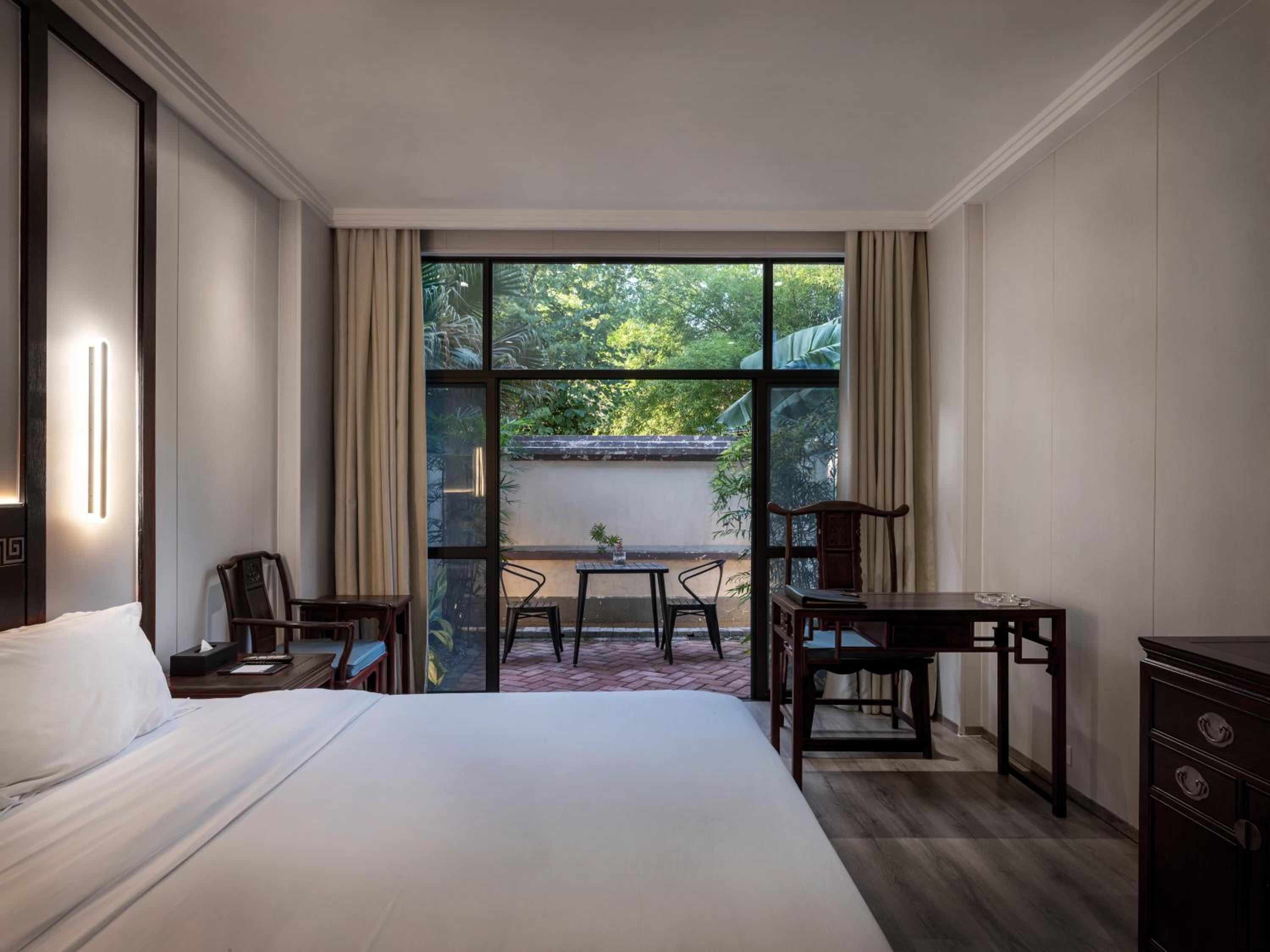 Courtyard King Room photo 1