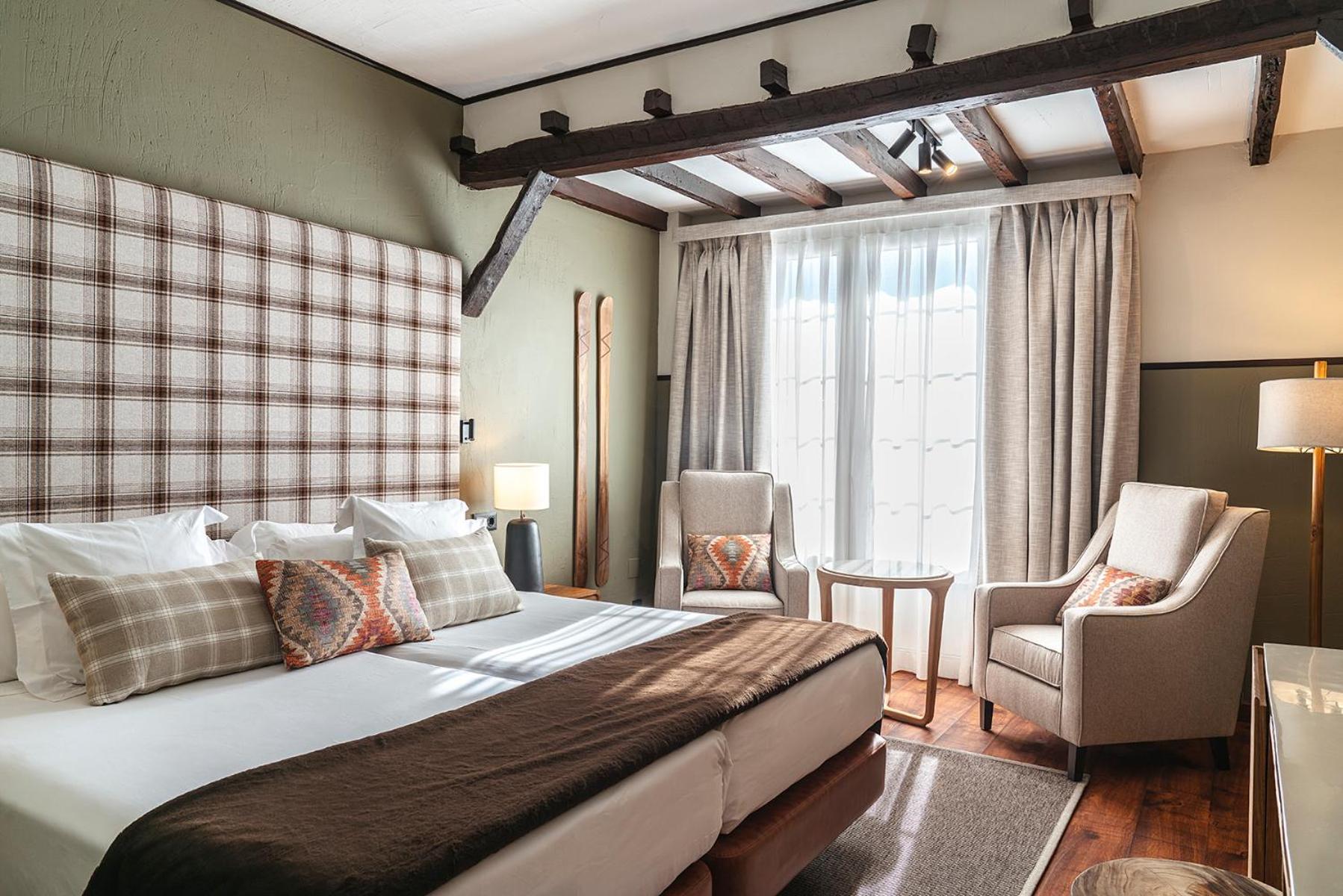 Habitación Doble con Vista a la Montaña (2 Adultos)