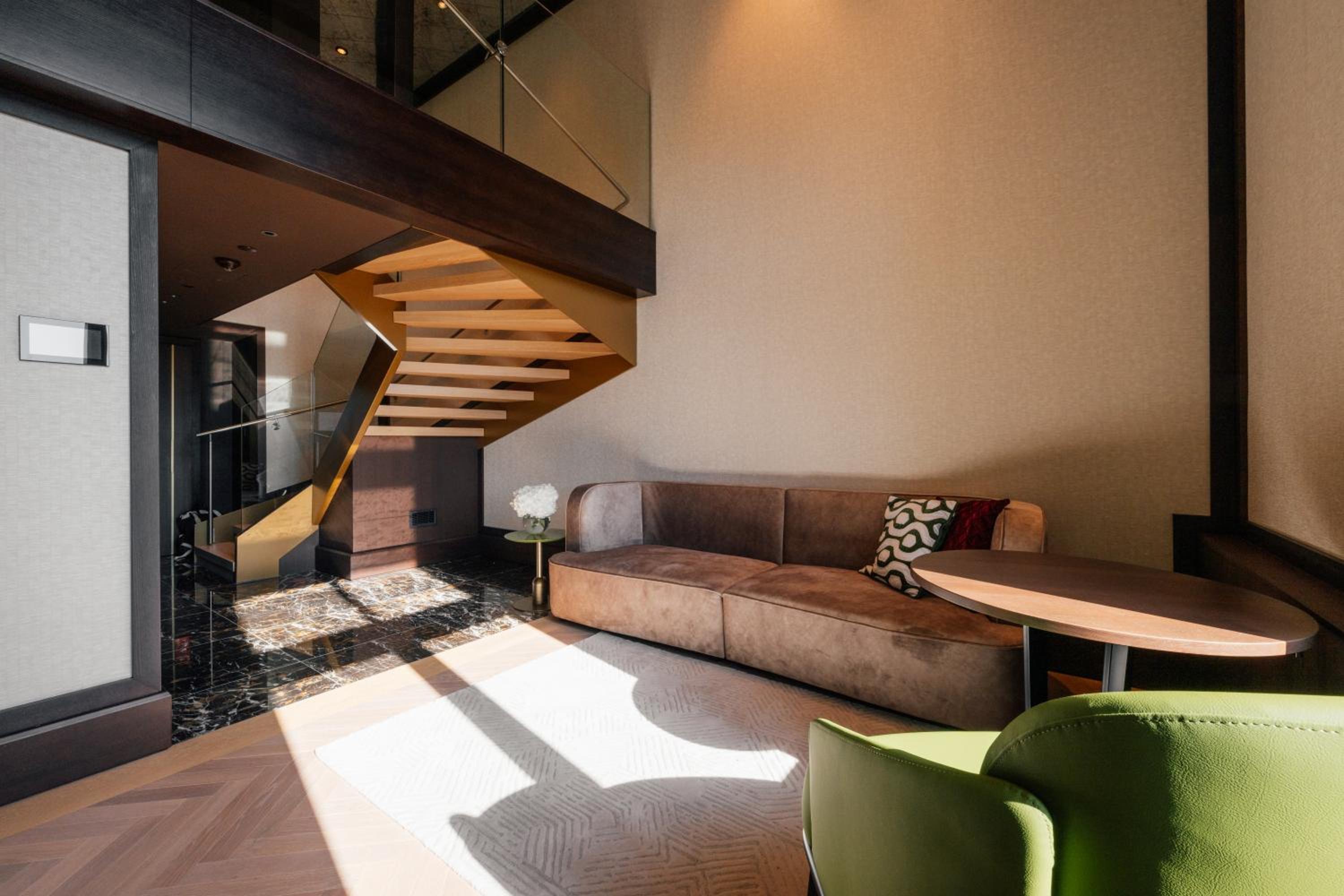 Almanac Duplex Suite with Parkview