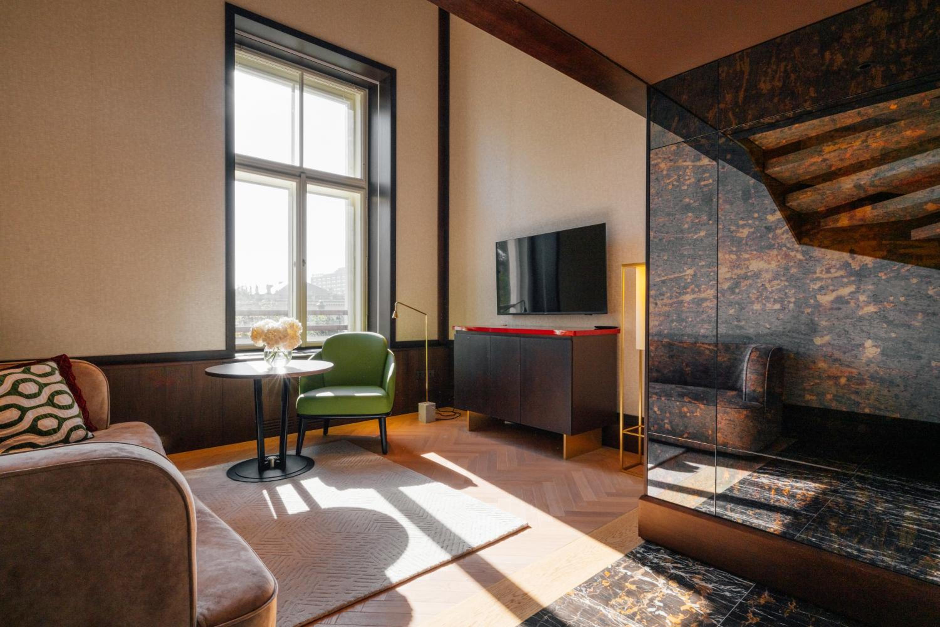 Almanac Duplex Suite with Parkview