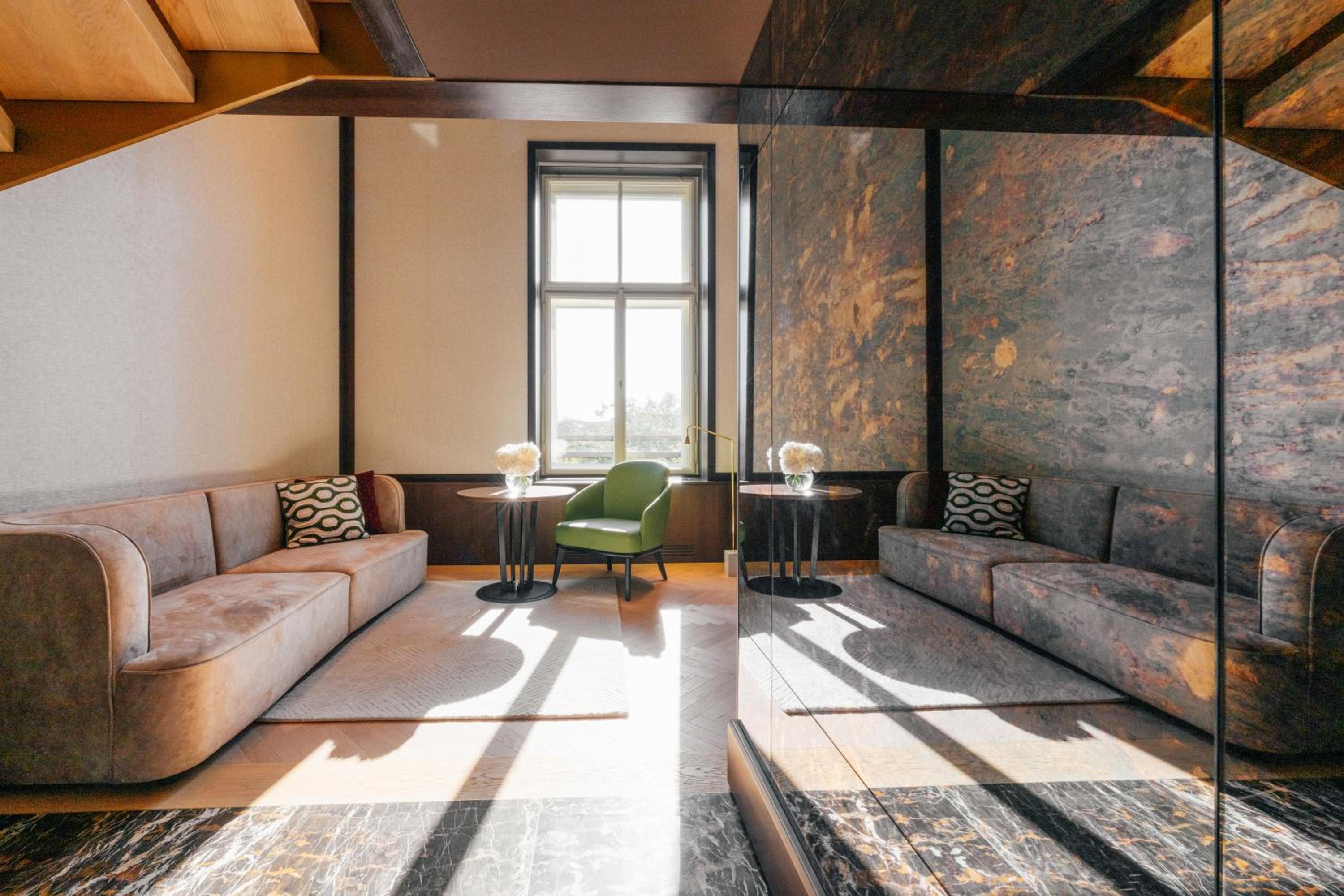 Almanac Duplex Suite with Parkview