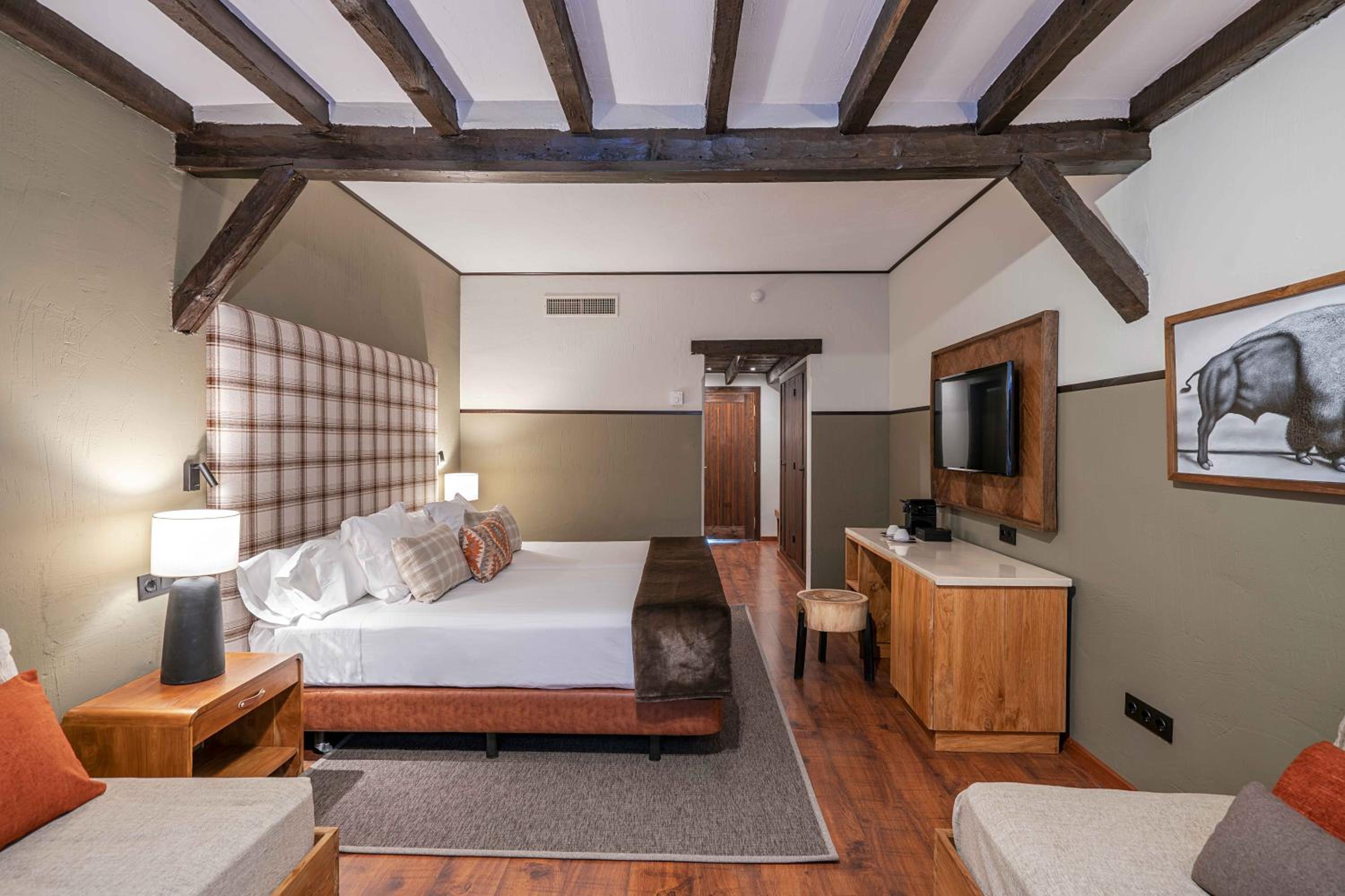 Habitación Doble Superior (3 adultos + 1 niño)