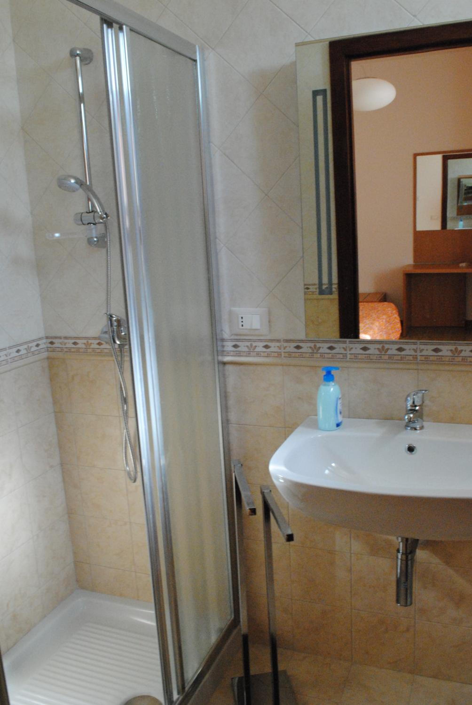 Double Room with Extra Bed - Photo 2
