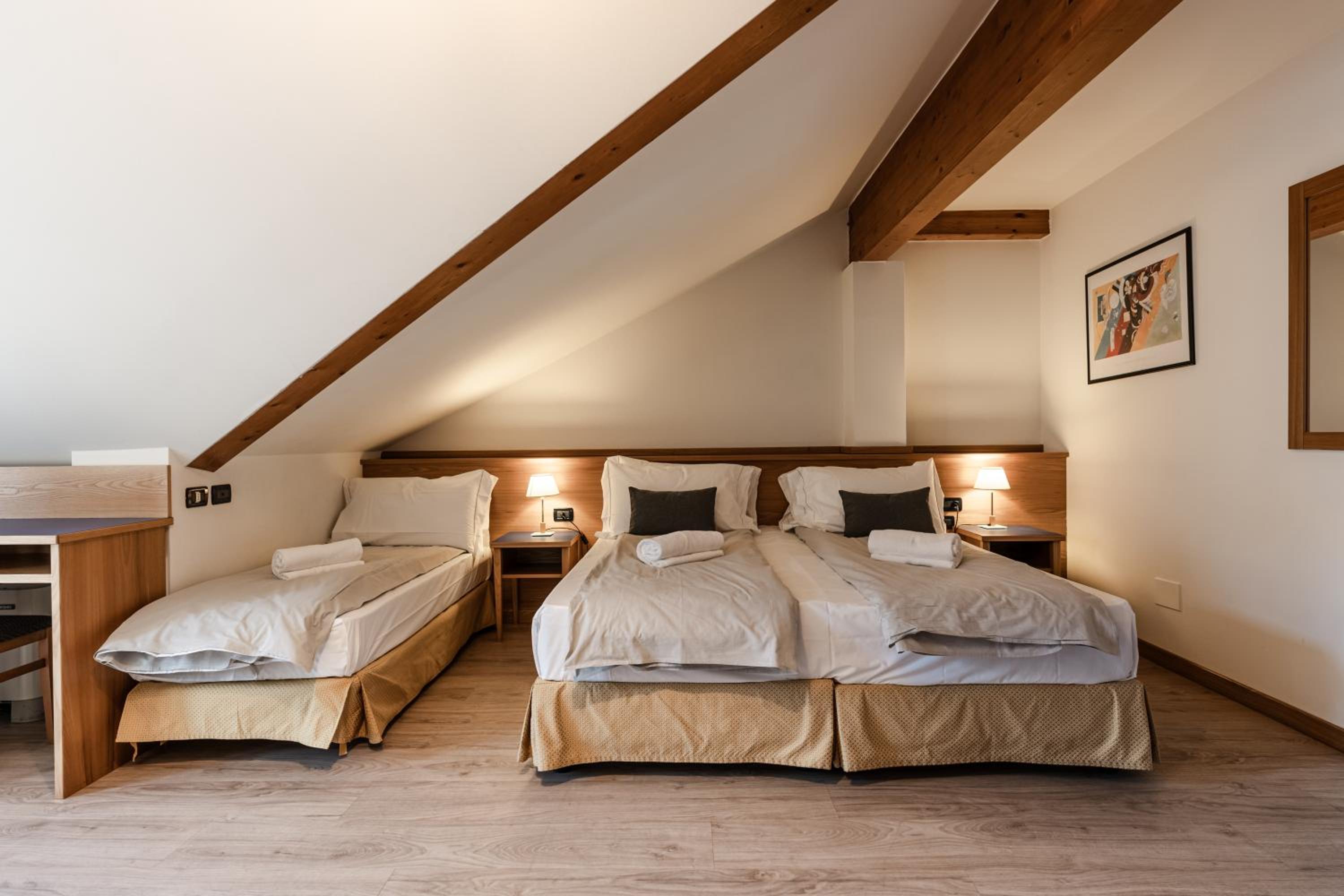 Quadruple Room with Mountain View photo 2