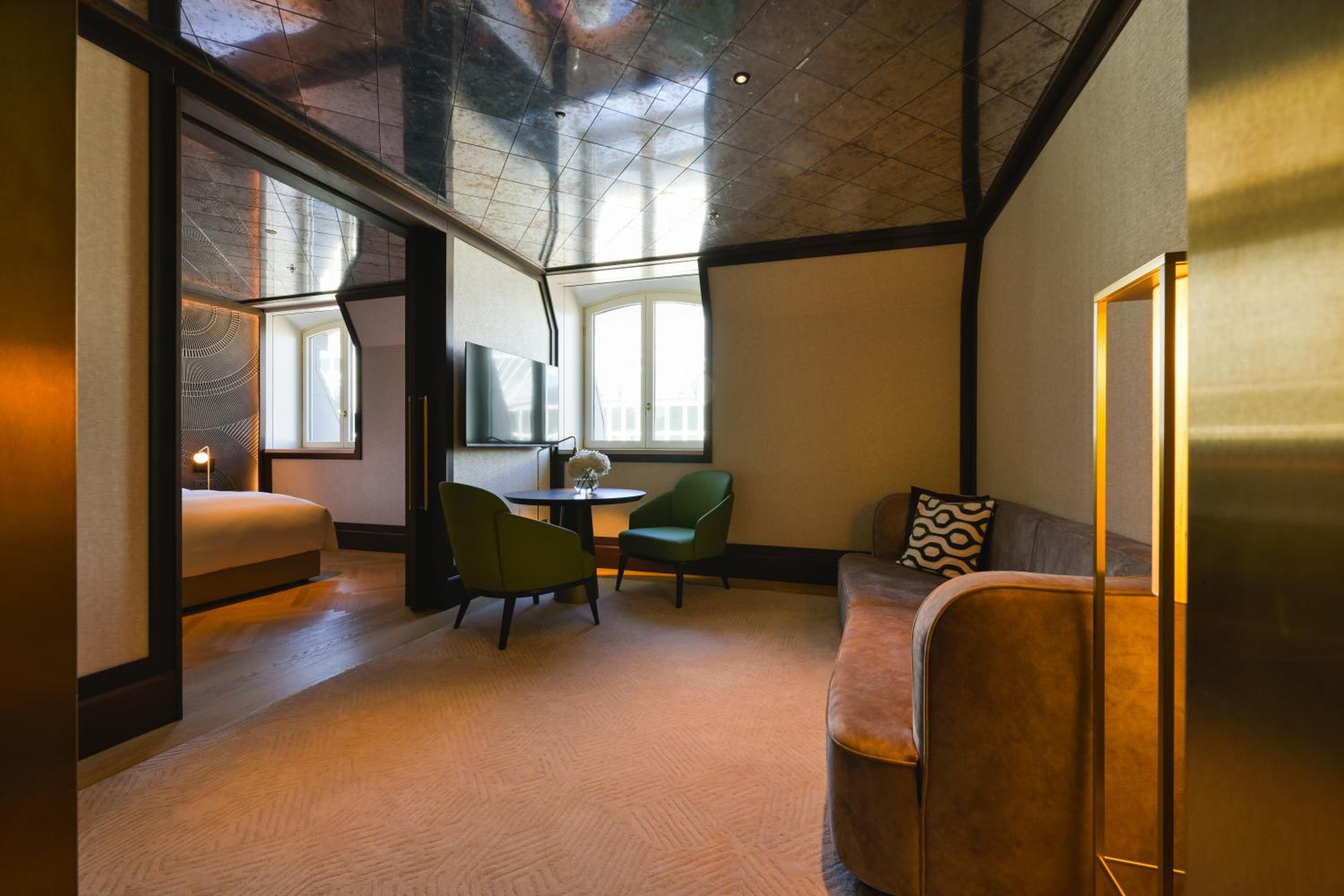 Almanac Suite with Parkview