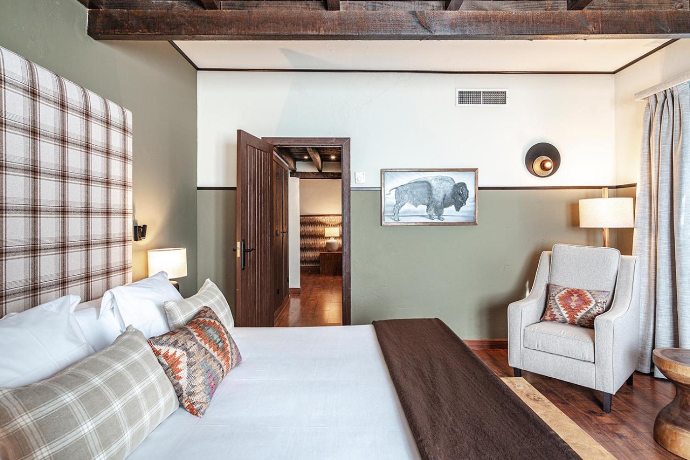 Suite Junior (2 adultos + 3 niños)