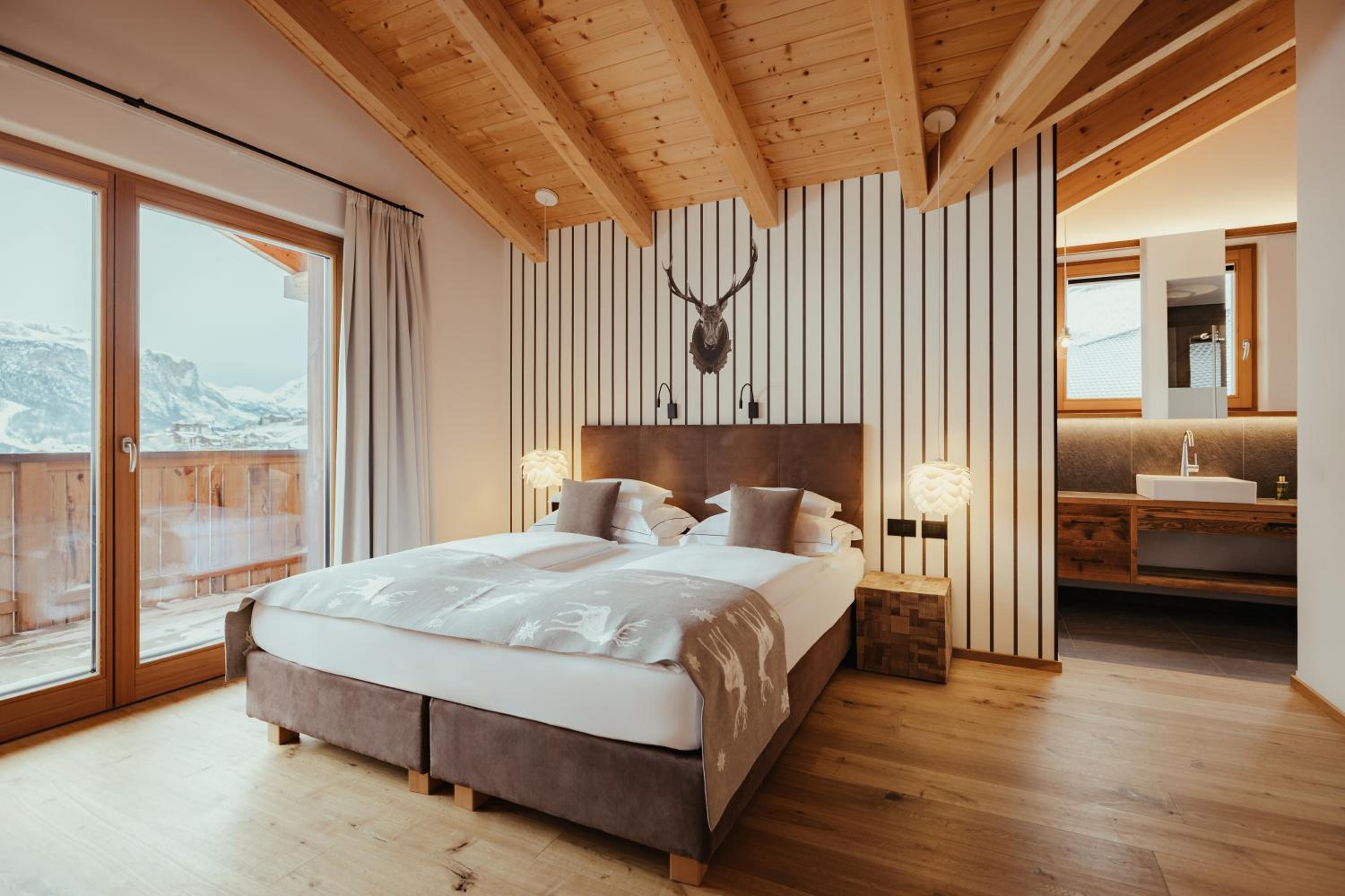 Apartment with Mountain View - Photo 2