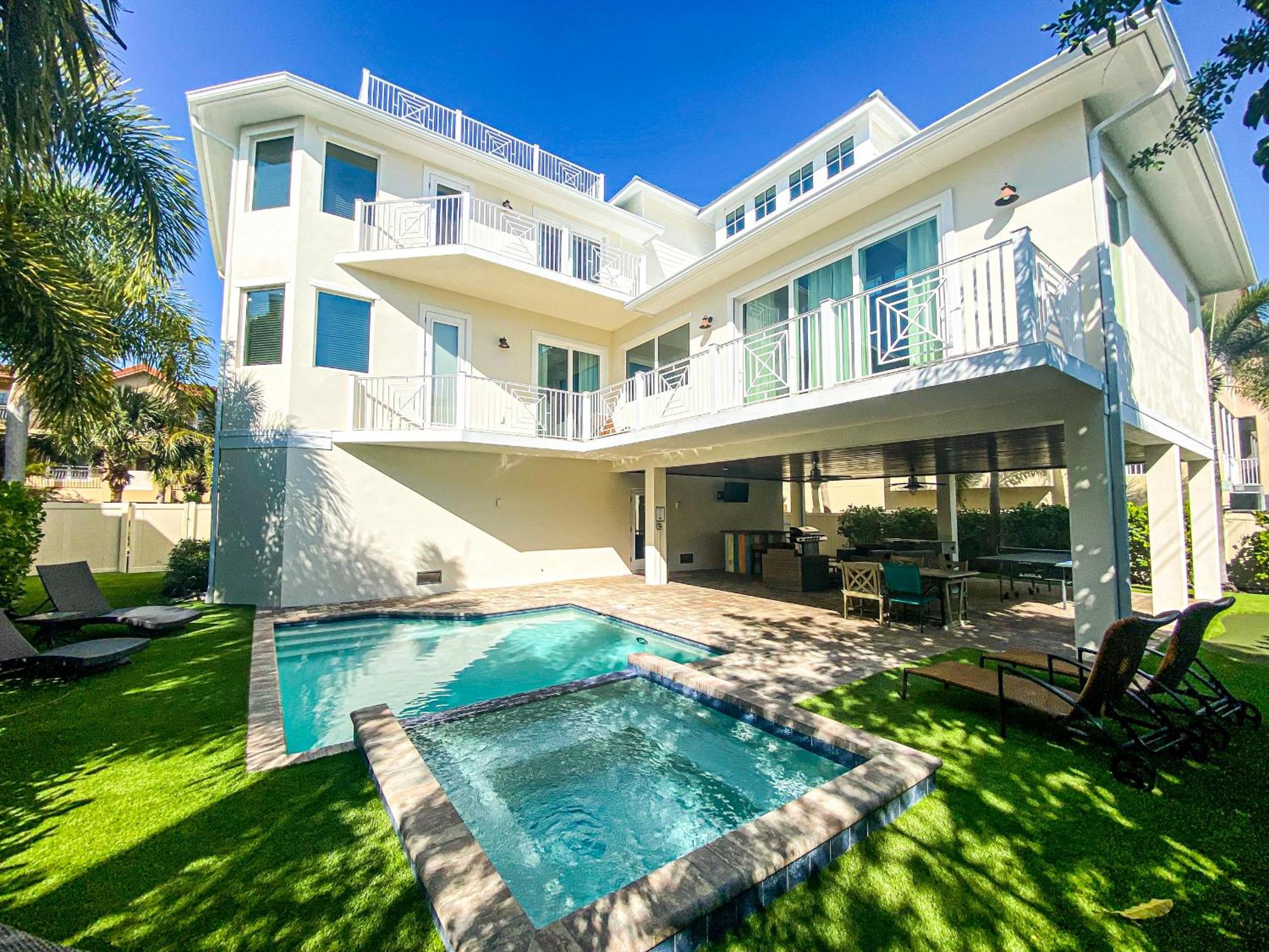 Six-Bedroom Holiday Home photo 1