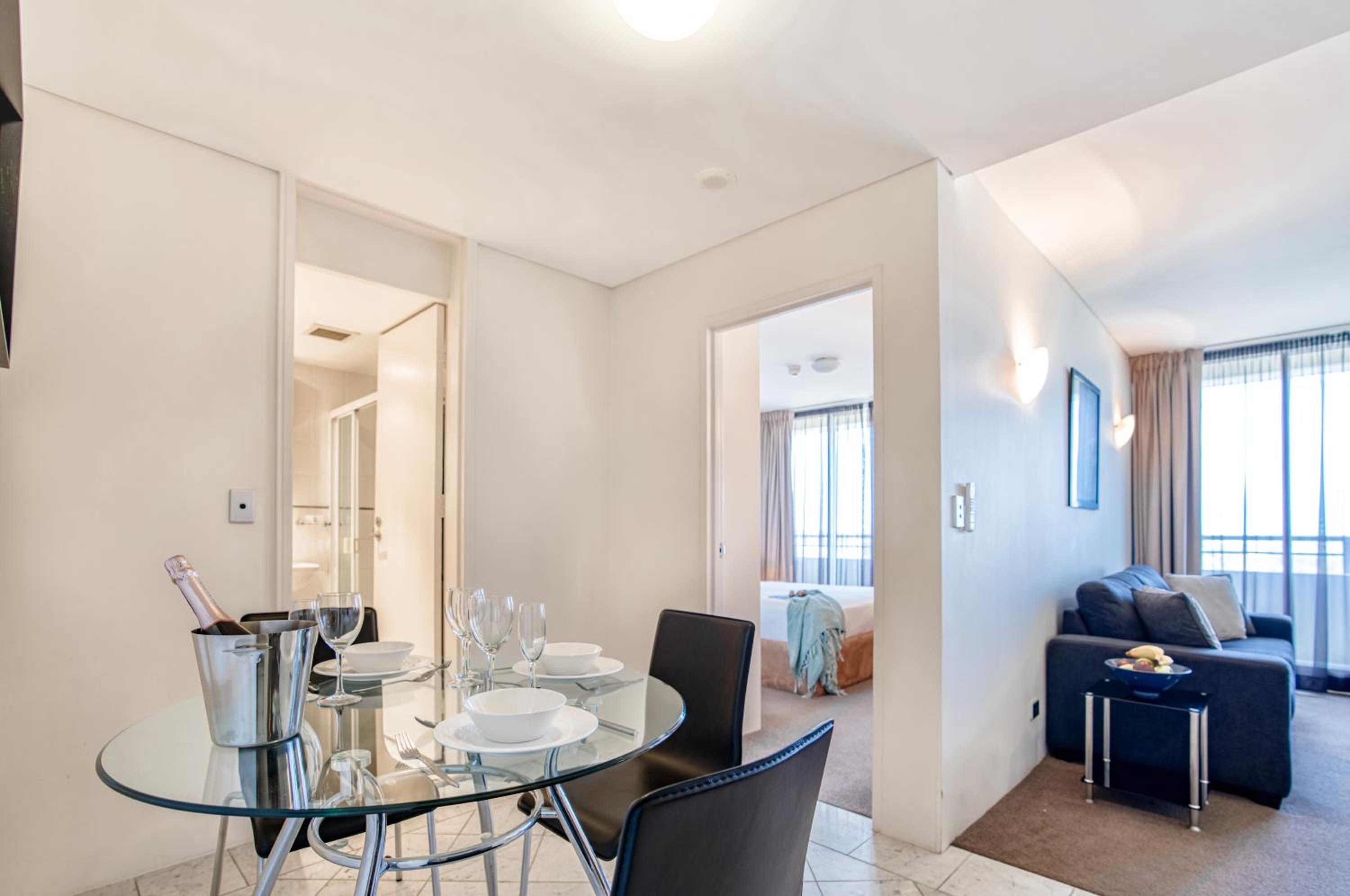 One-Bedroom Apartment with Harbor Views thumbnail 6