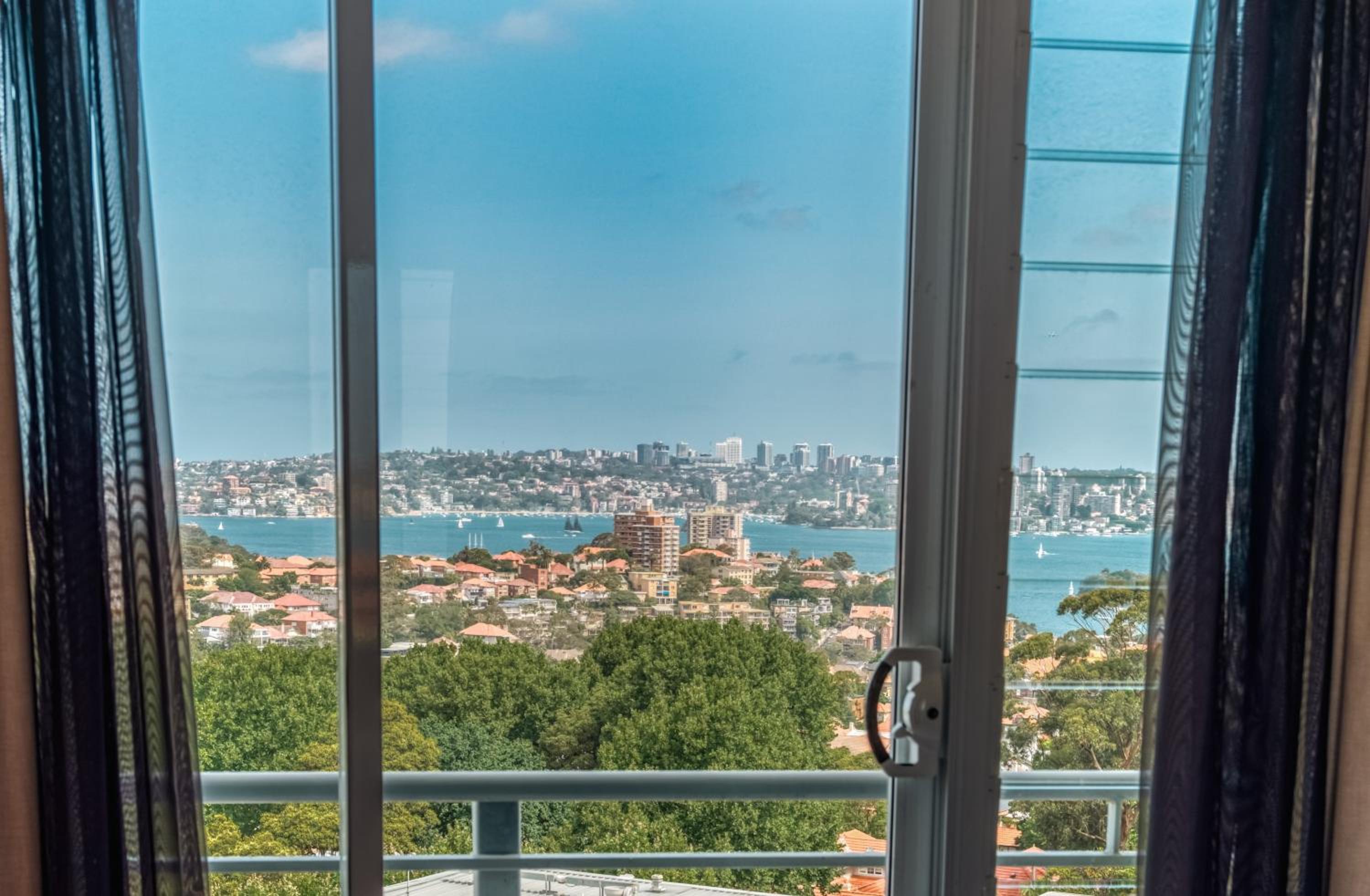 One-Bedroom Apartment with Harbor Views thumbnail 6