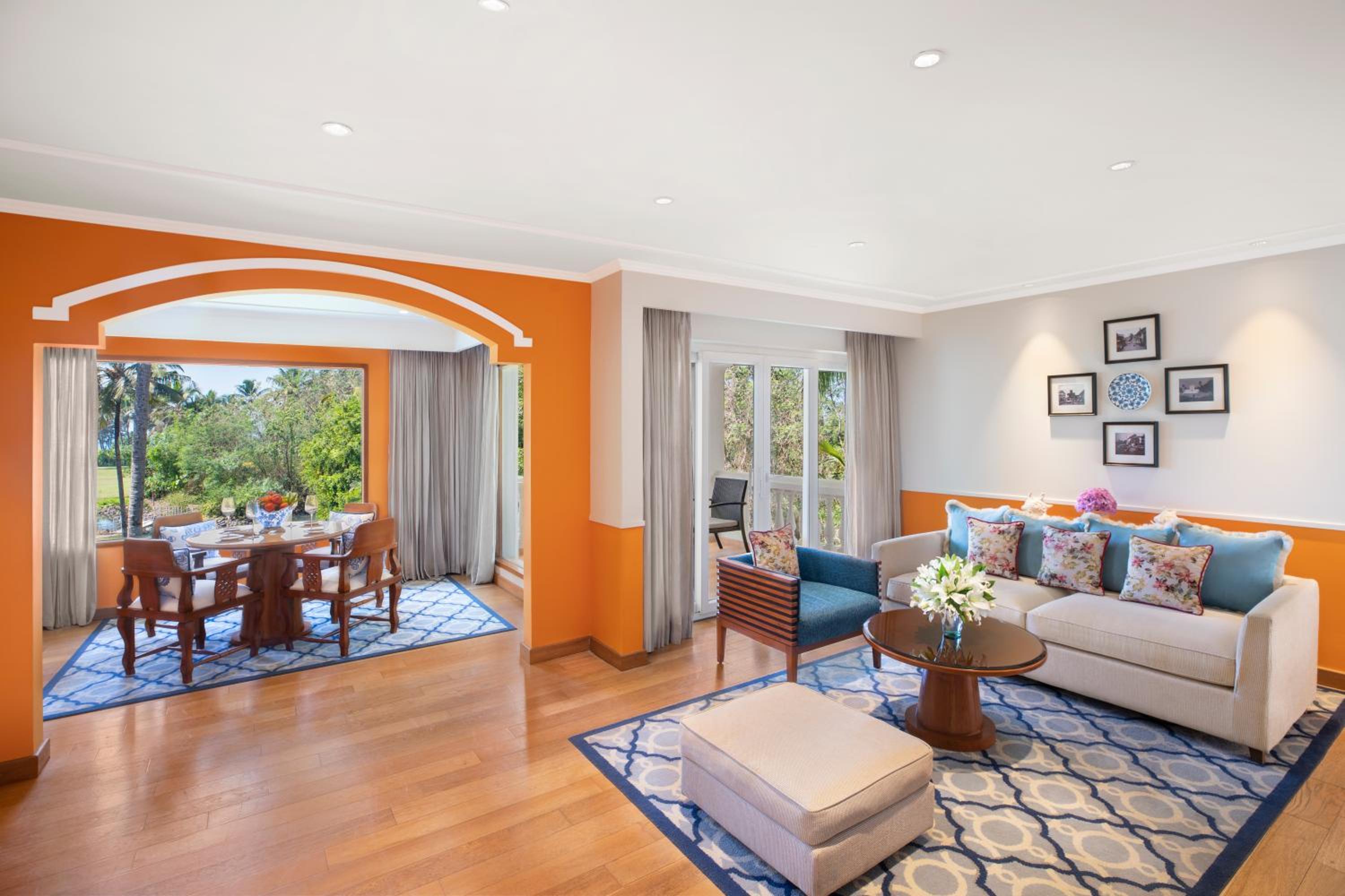 Executive Suite - Photo 1