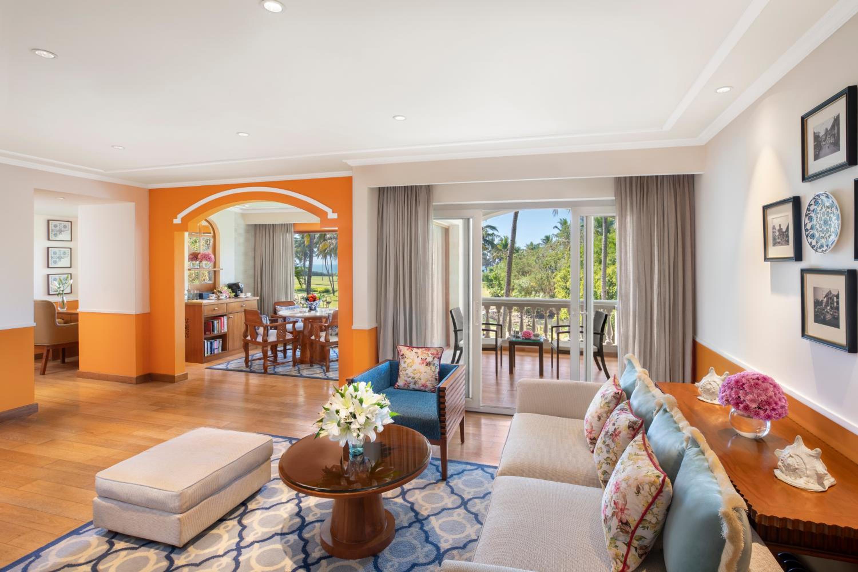 Executive Suite - Photo 9
