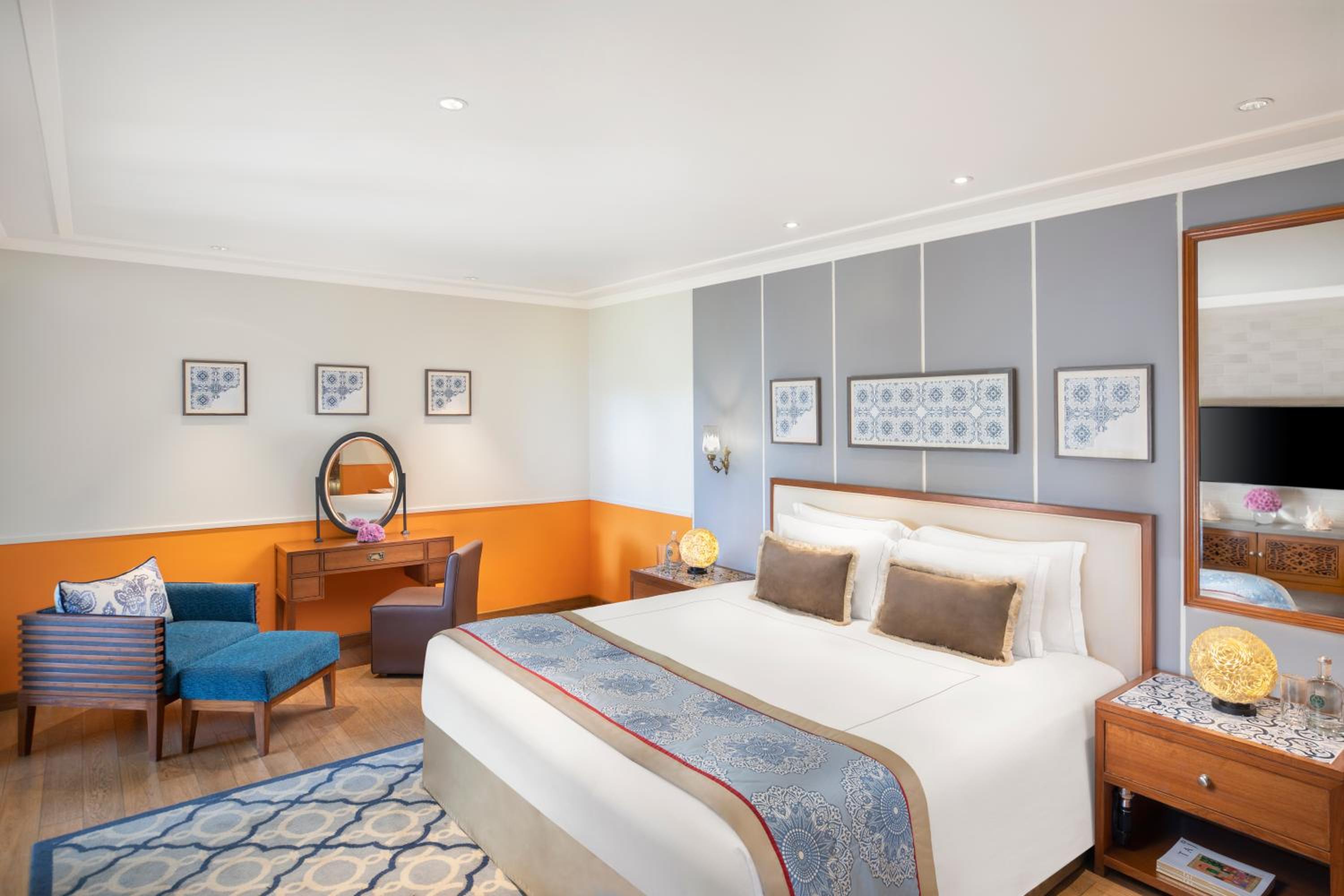 Executive Suite - Photo 7
