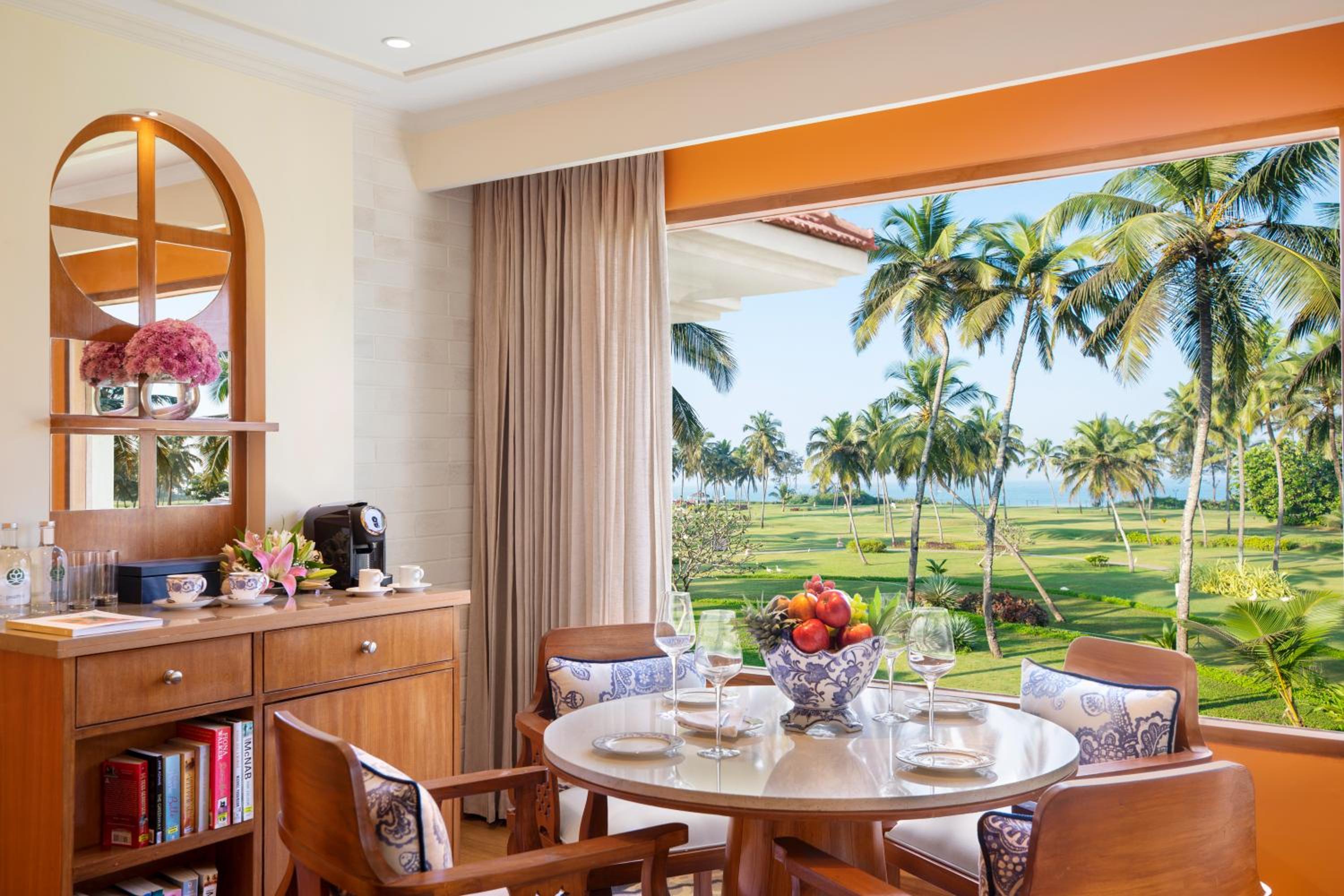 Executive Suite - Photo 10