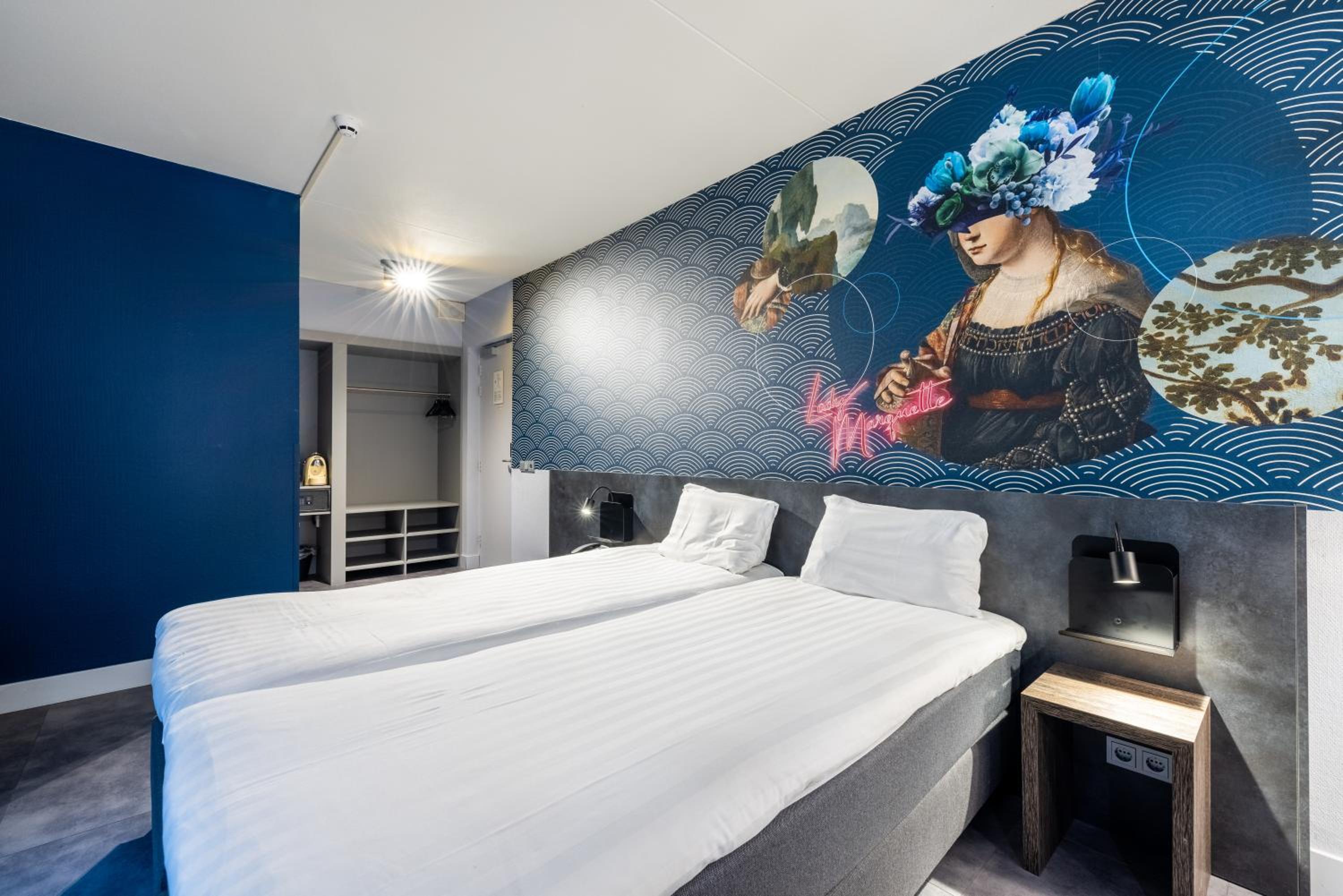 Standard Twin Room - Photo 9