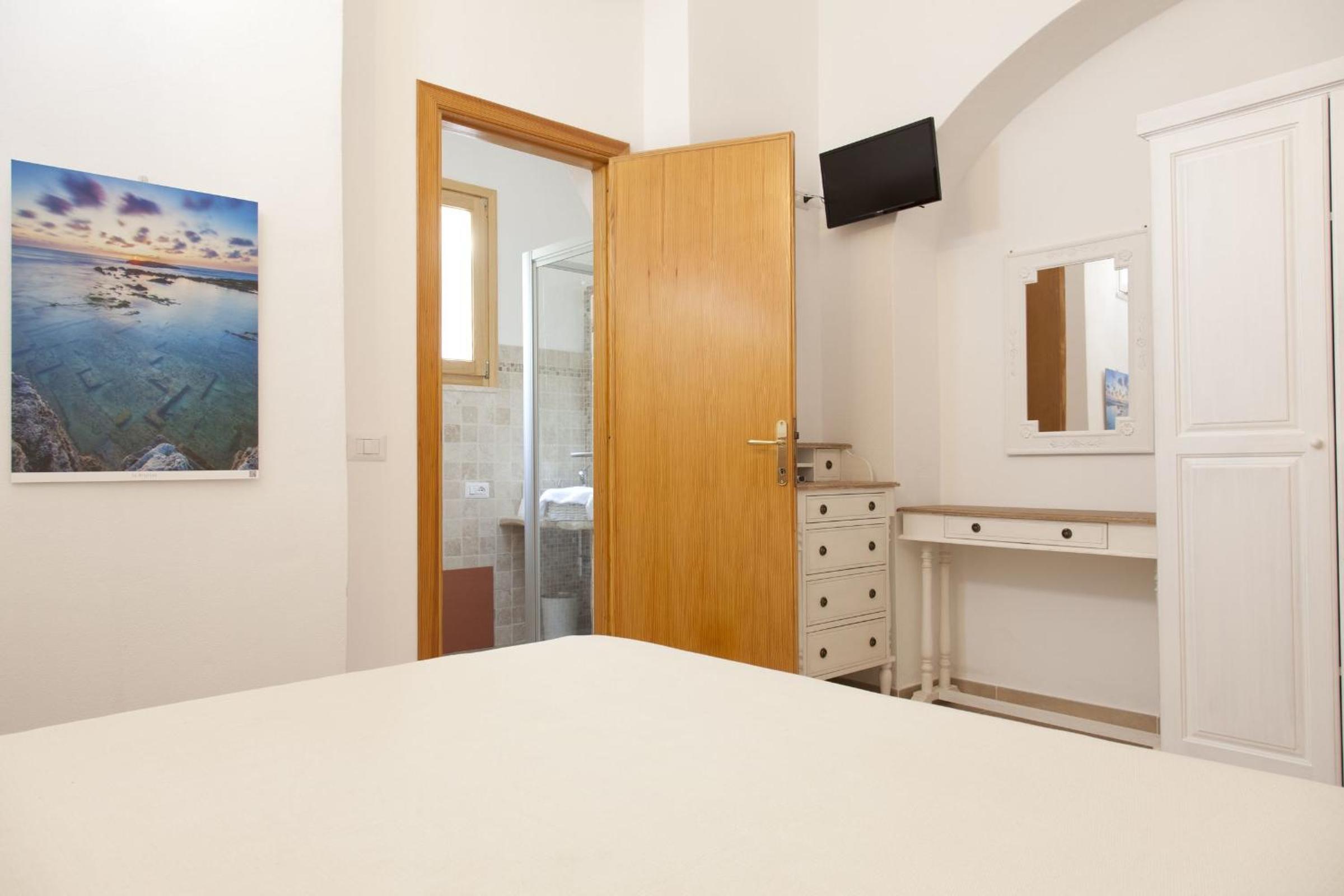 Double Room with Private Bathroom photo 1