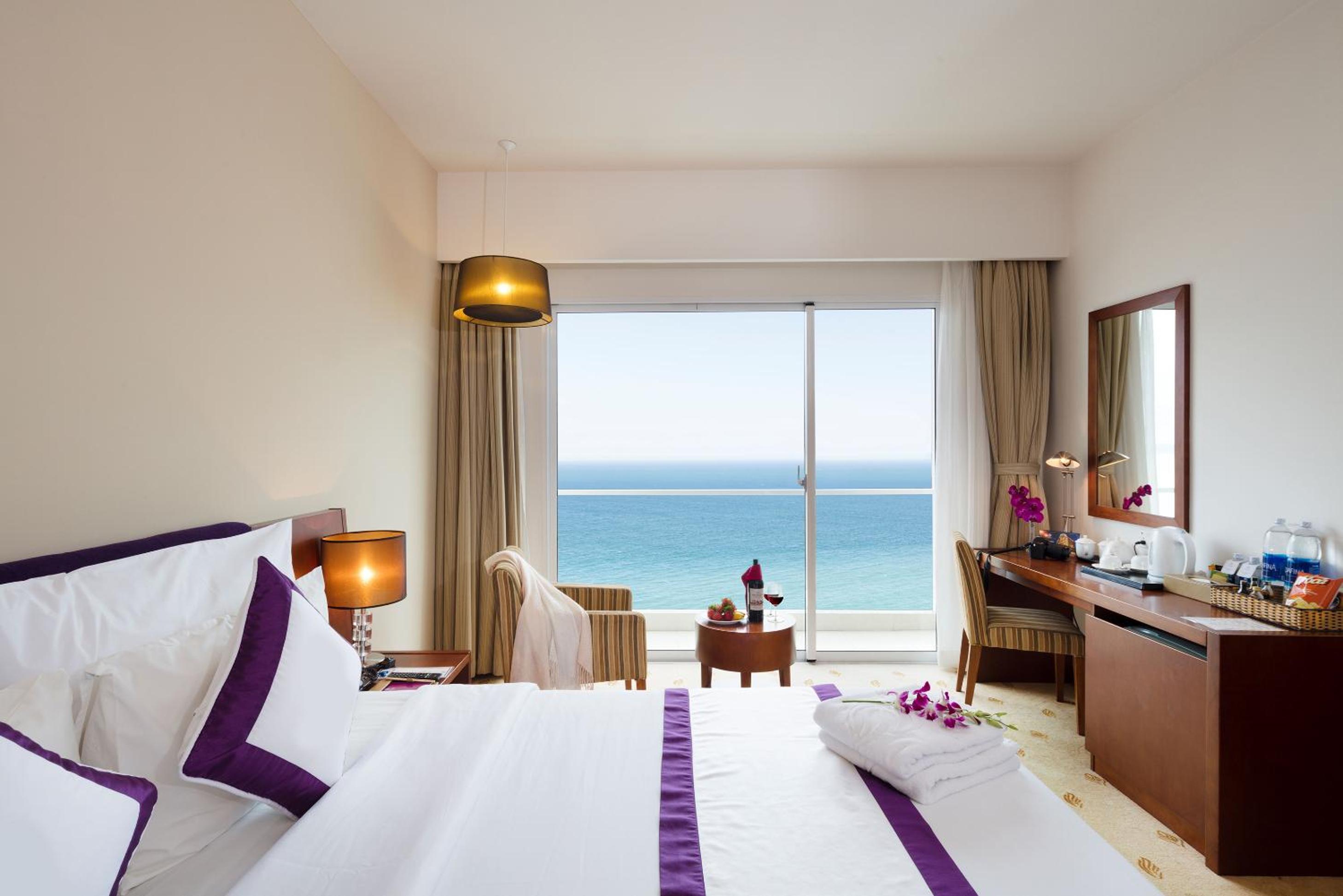Junior Deluxe Twin Or King Ocean View + 24-Hour Rolling Stay photo 1