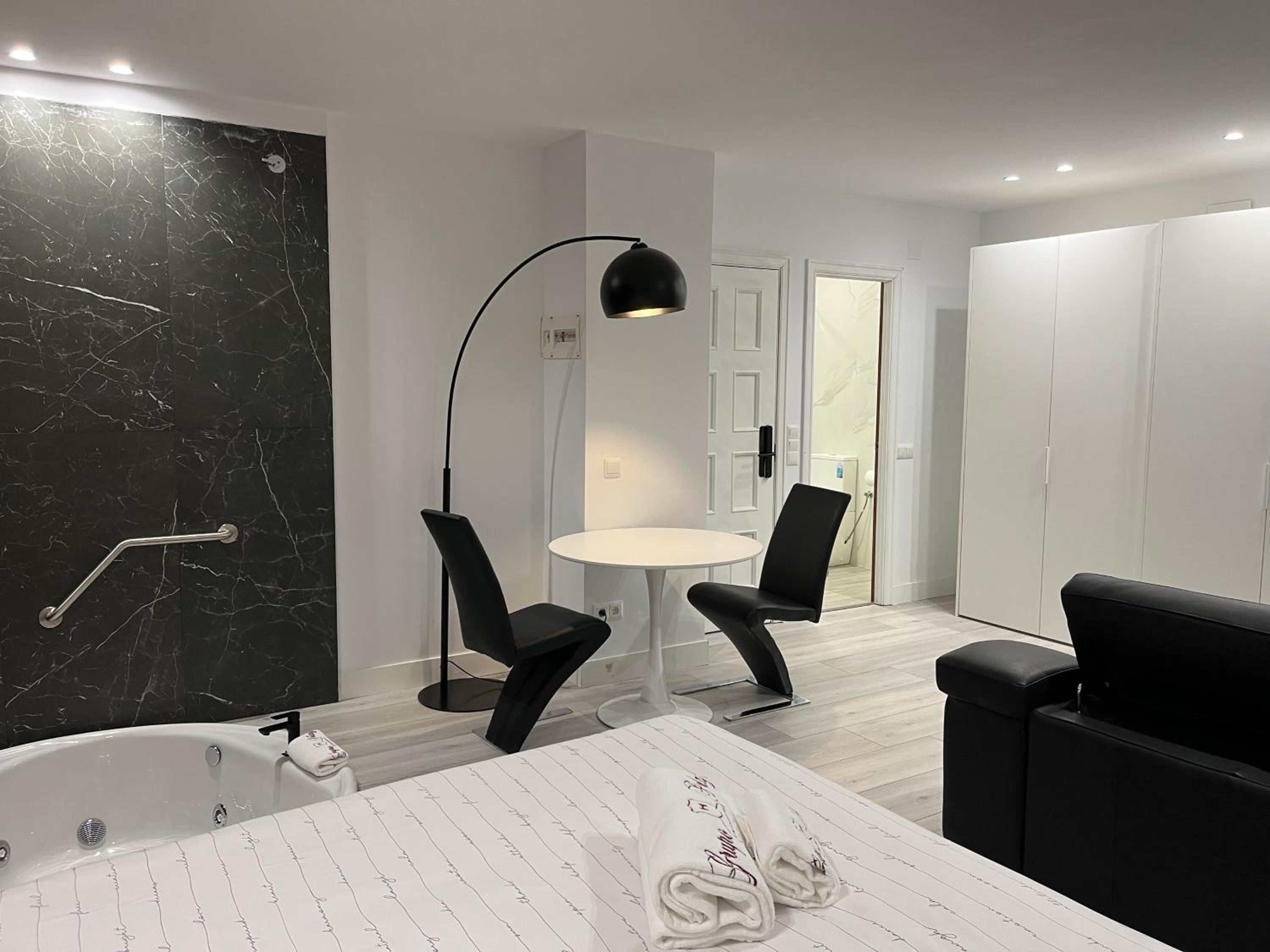 King Suite with Spa Bath photo 2