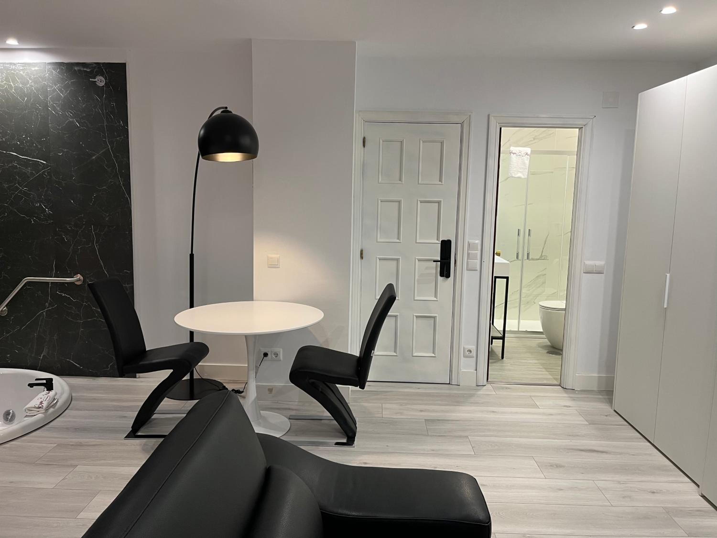 King Suite with Spa Bath photo 3