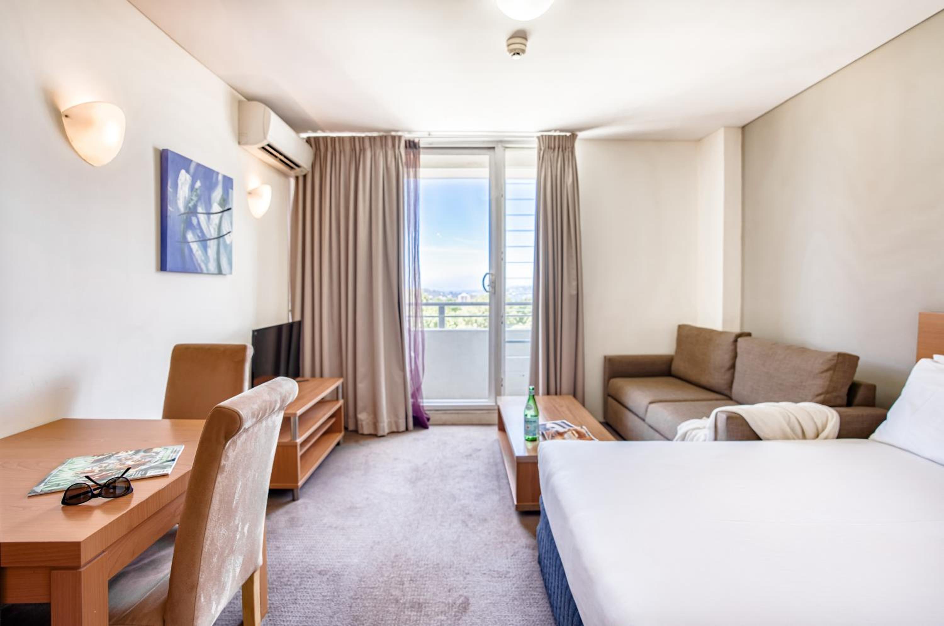 Studio Apartment with Harbor View thumbnail 5