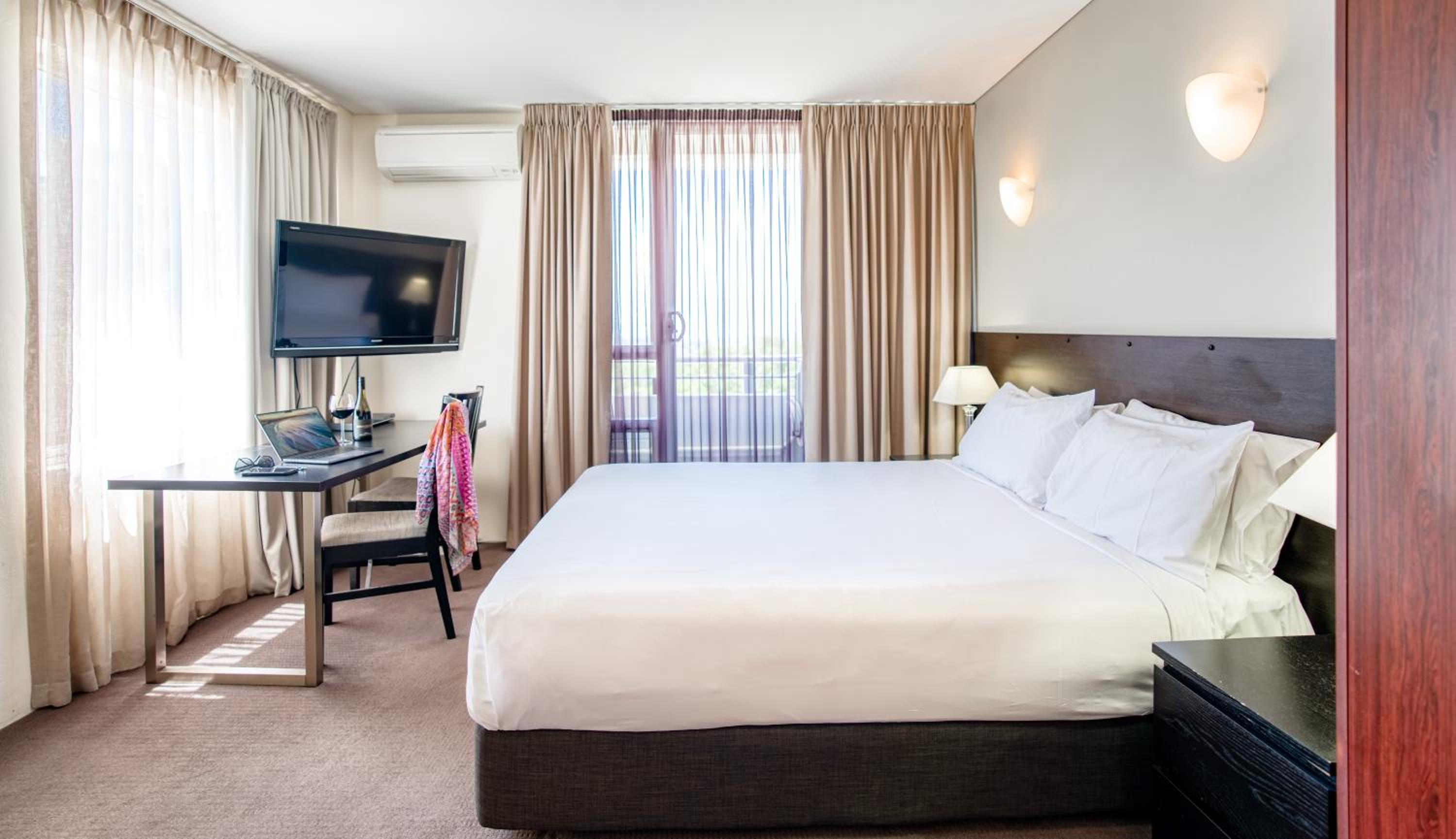 Studio Apartment with Harbor View thumbnail 6