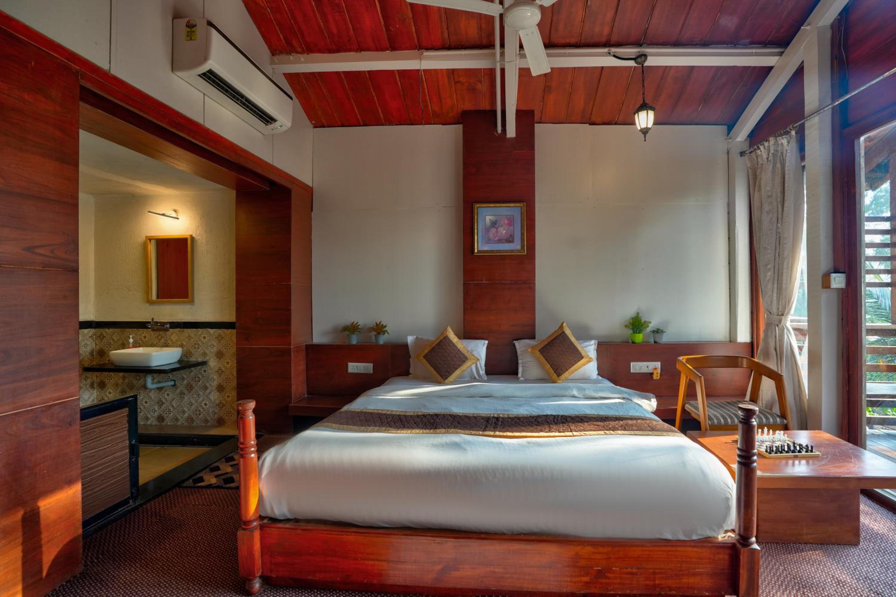 Wooden Cottage with Sea View - Photo 2