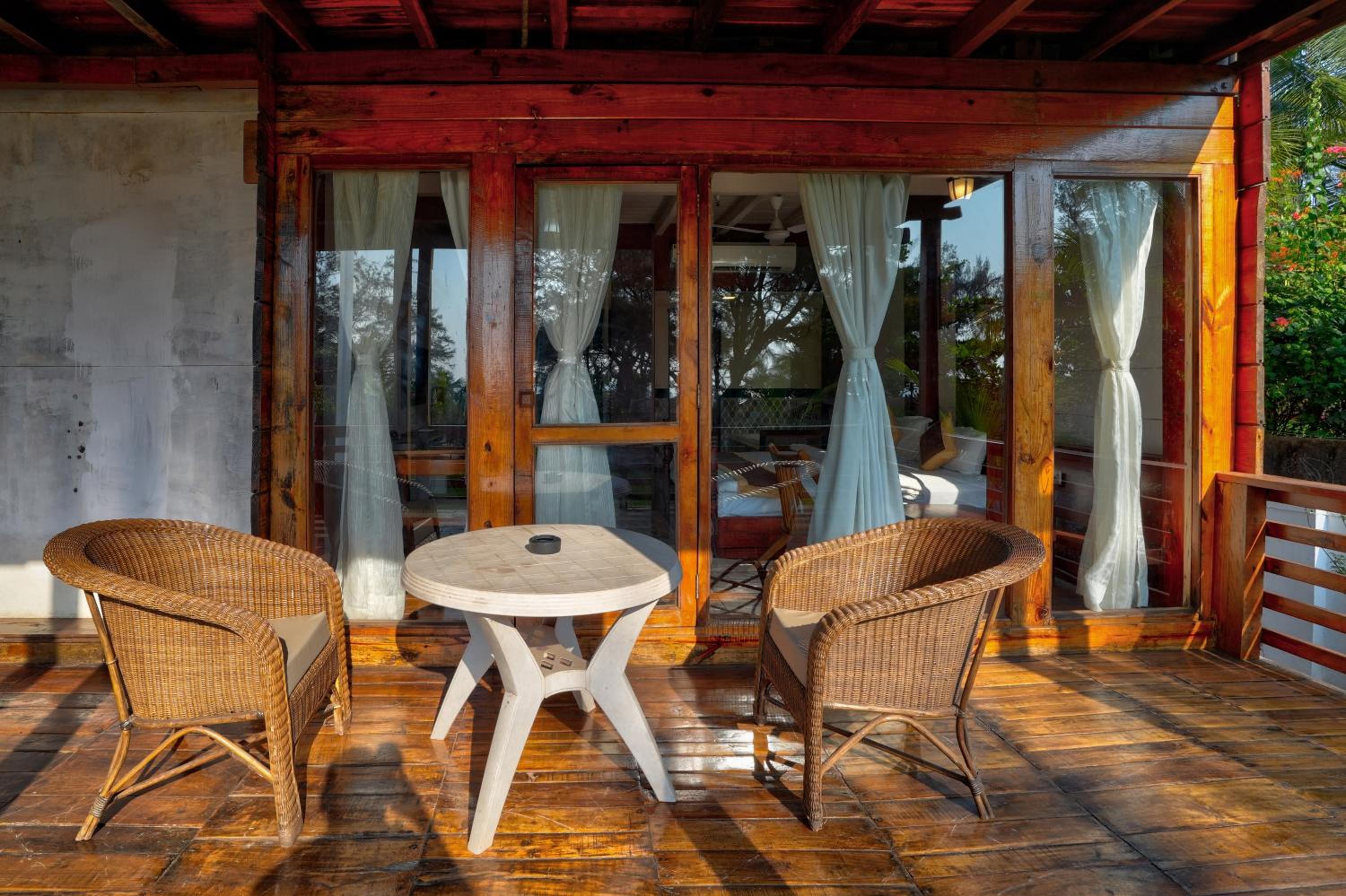 Wooden Cottage with Sea View - Photo 3