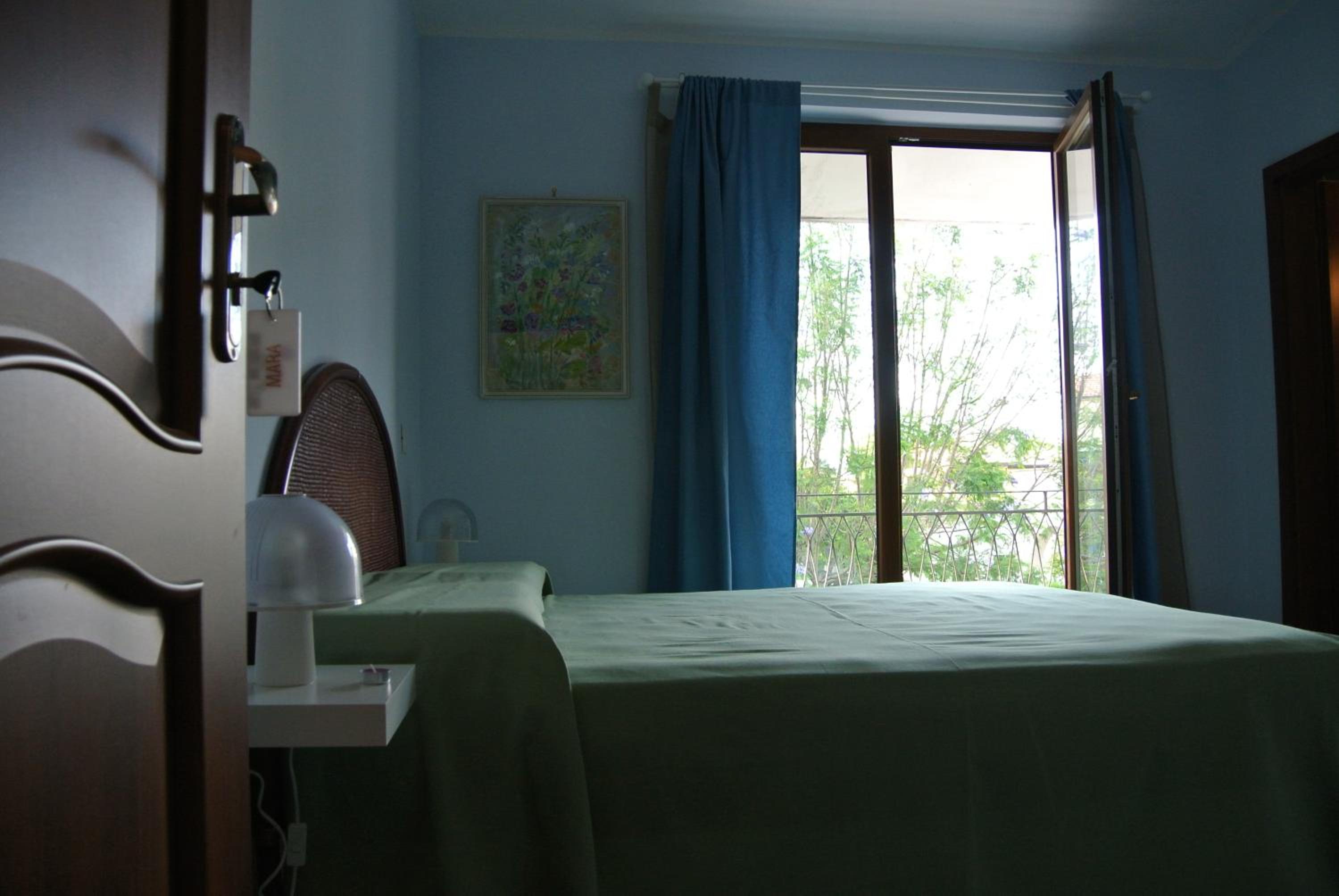 Small Double Room photo 1