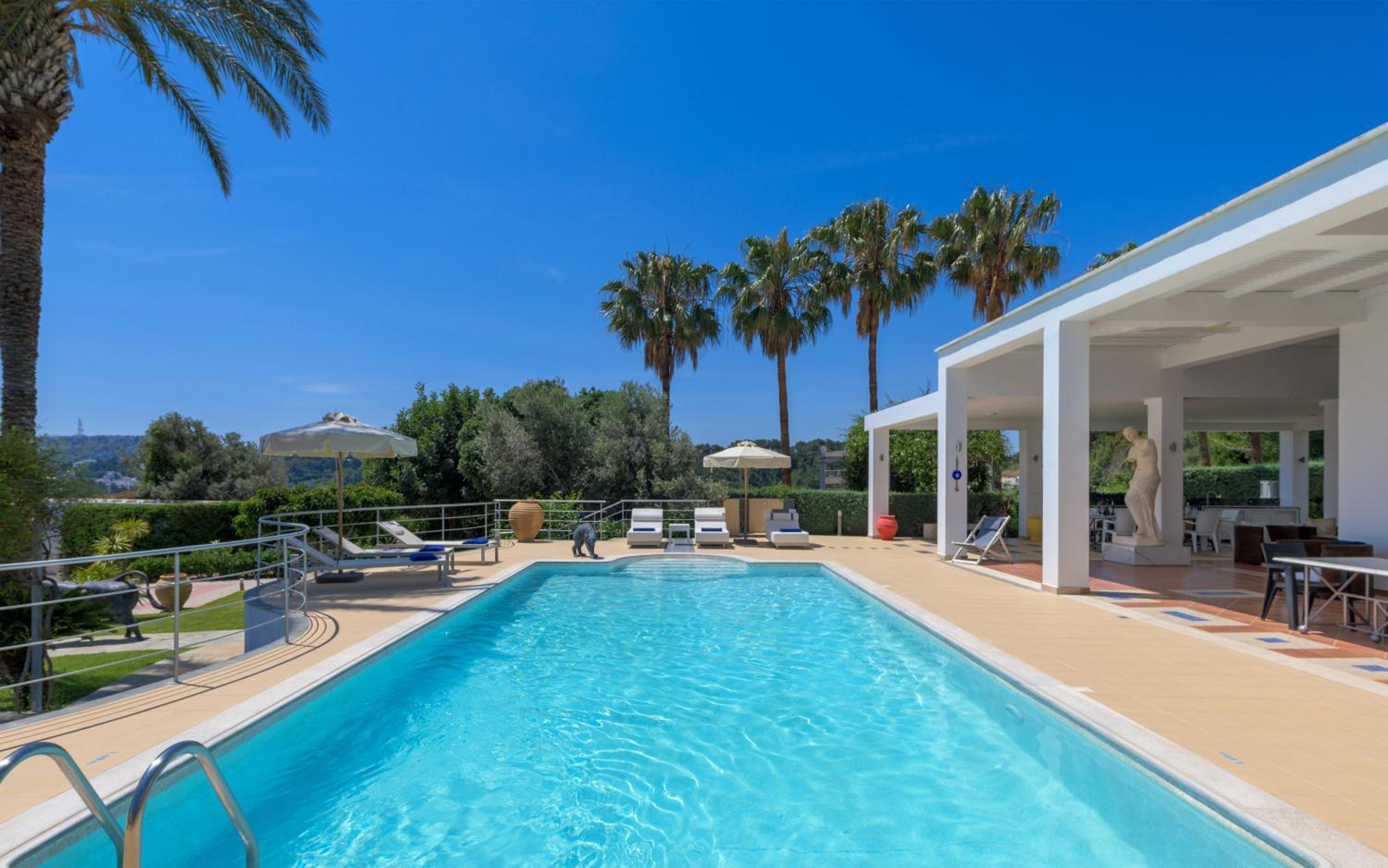 Five-Bedroom Villa with Private Pool and Sea View photo 2