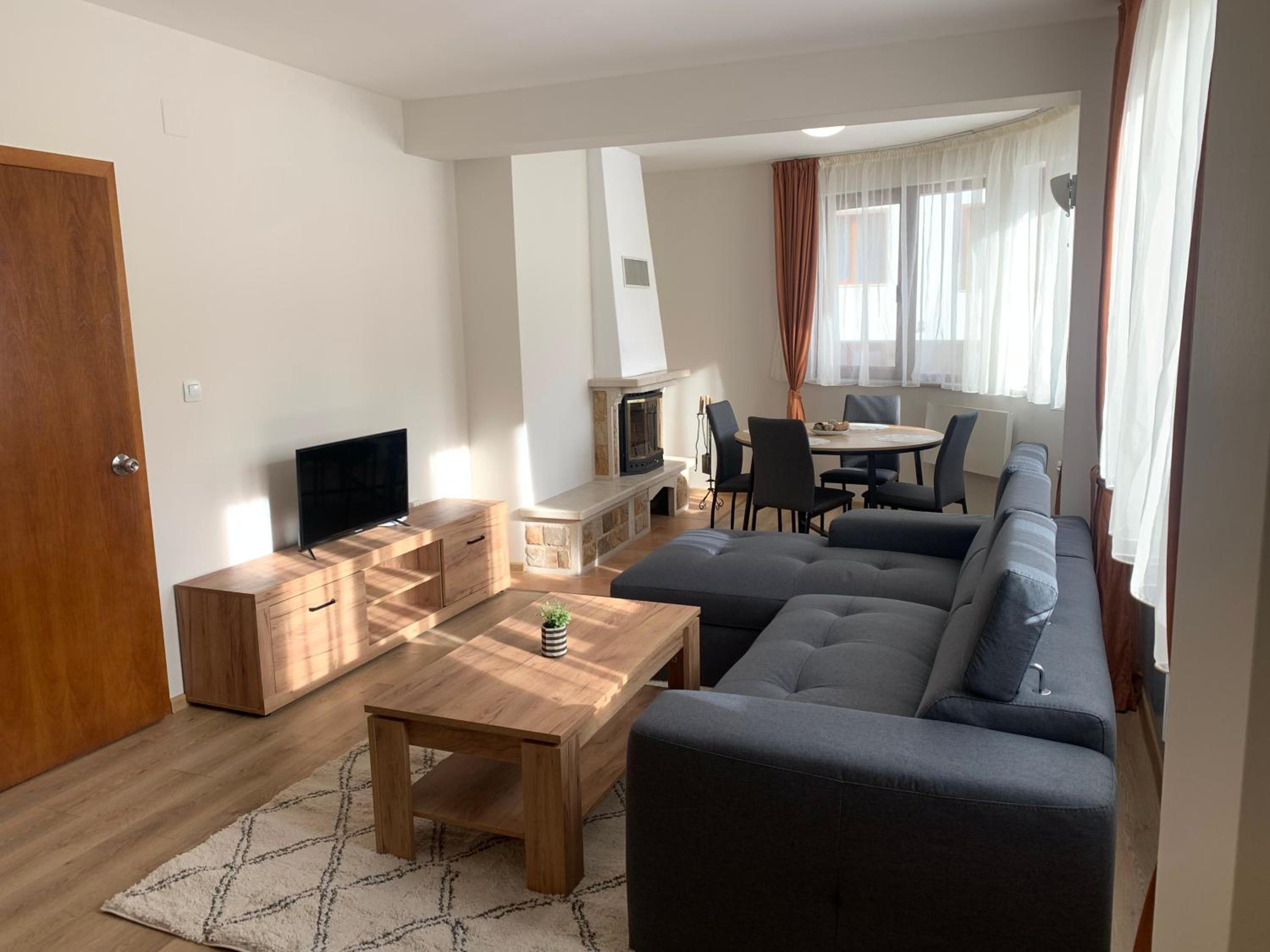 One-Bedroom Apartment - Photo 13