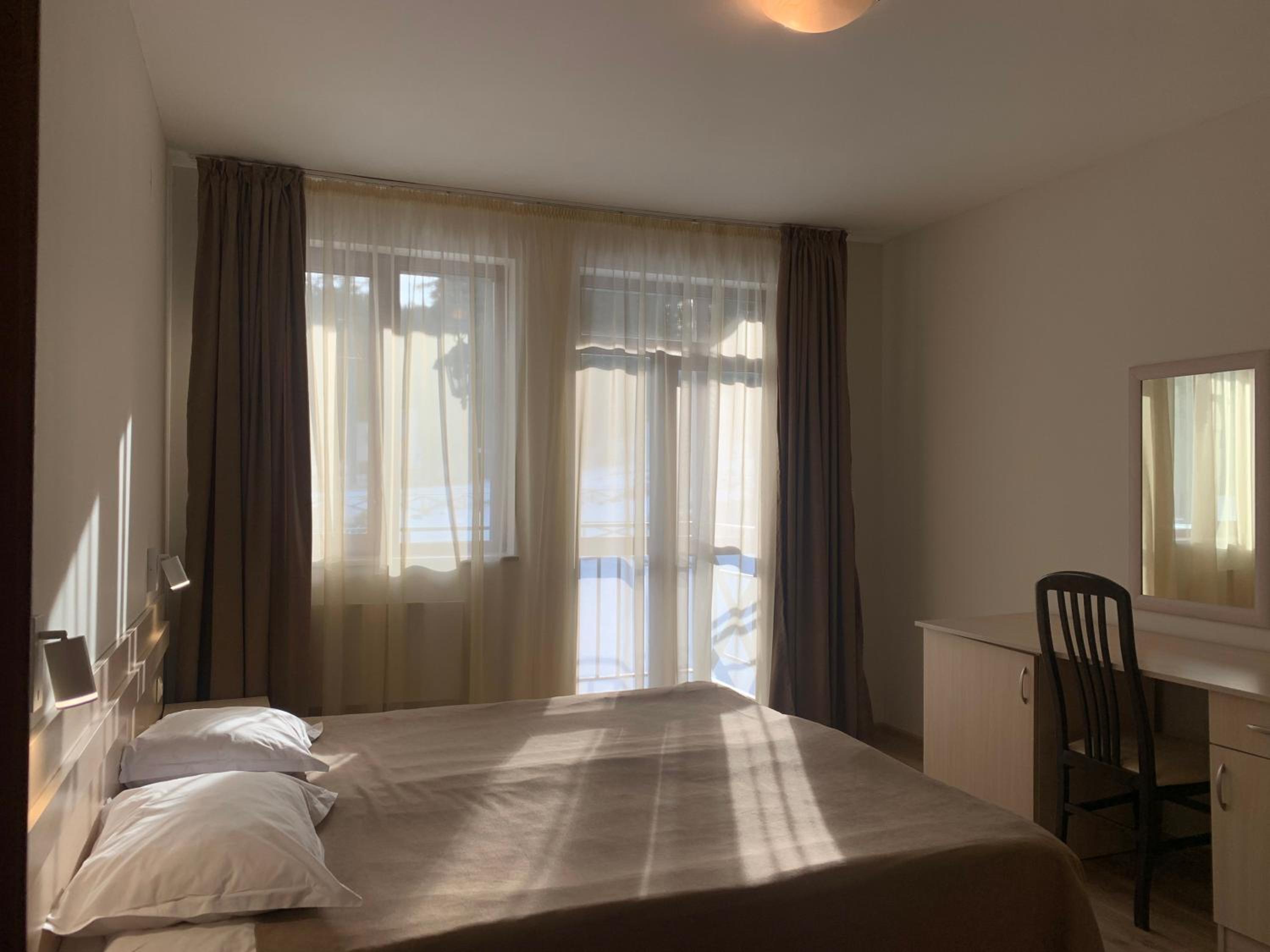 One-Bedroom Apartment - Photo 11