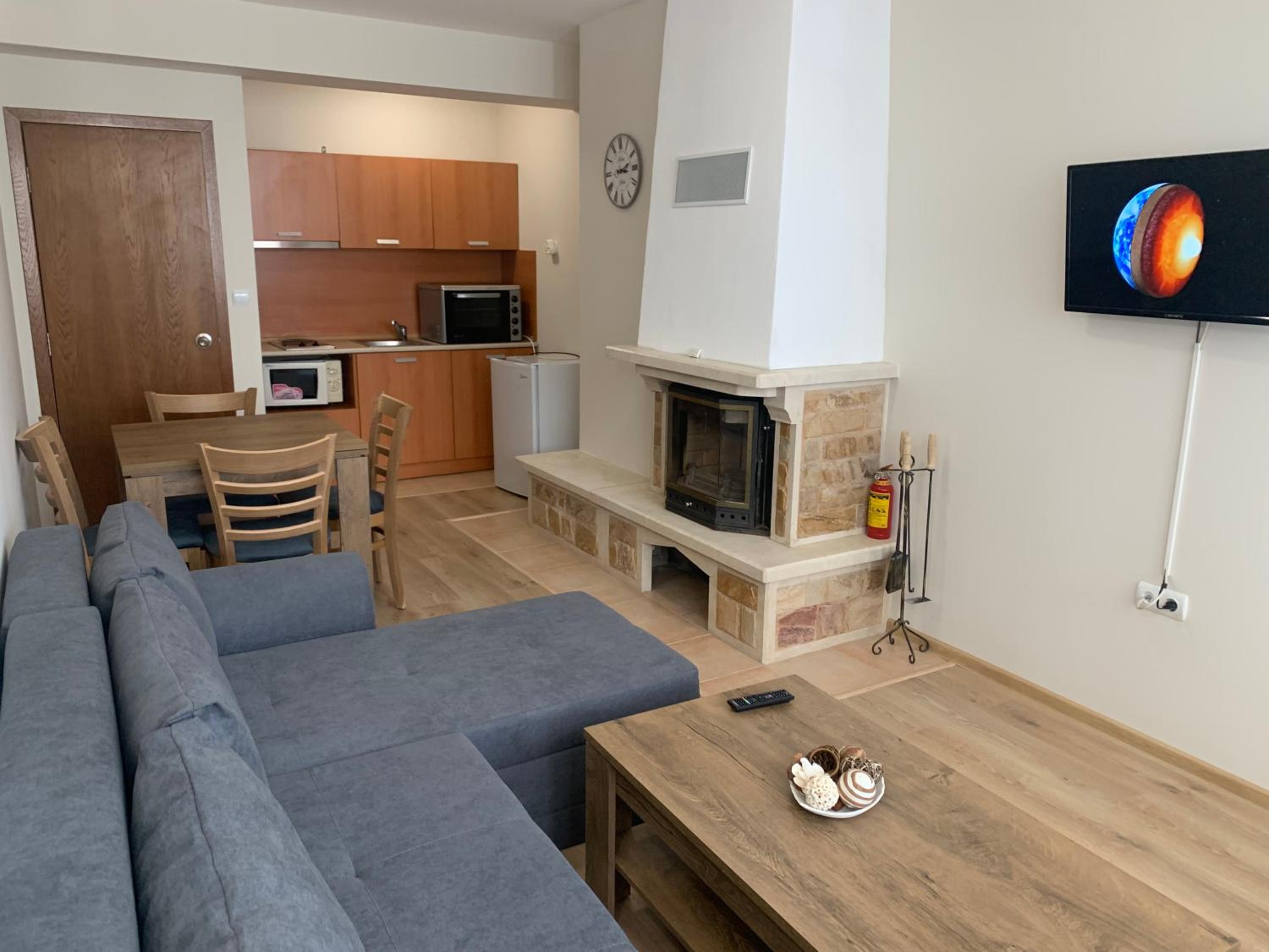 One-Bedroom Apartment - Photo 12