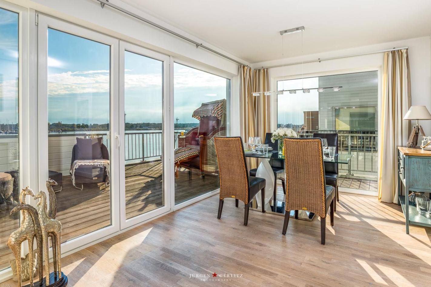 Apartment with Sea View photo 2