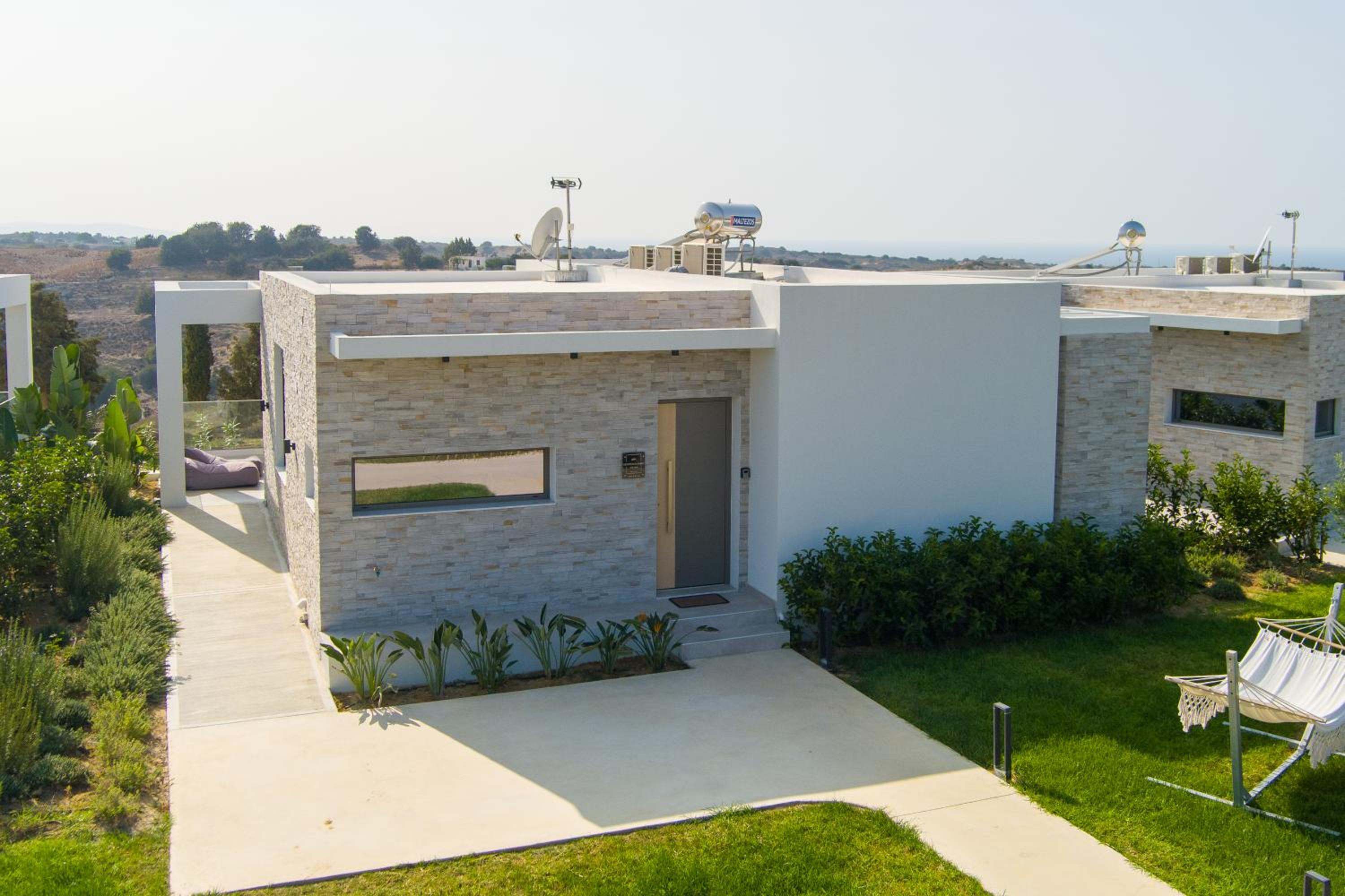 Villa photo 2