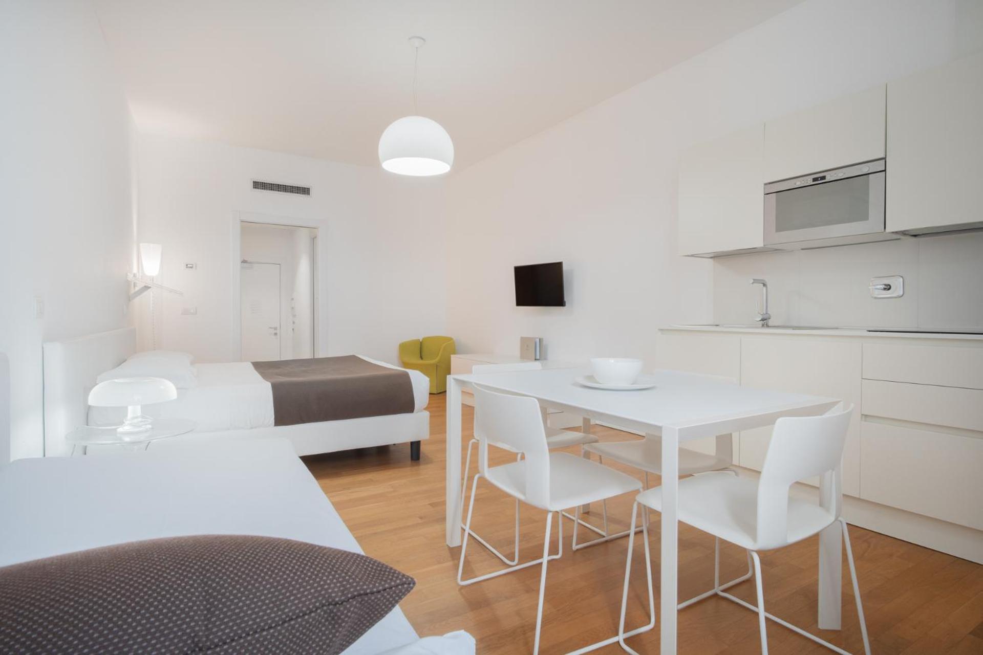 Large Double or Twin Room - Photo 1