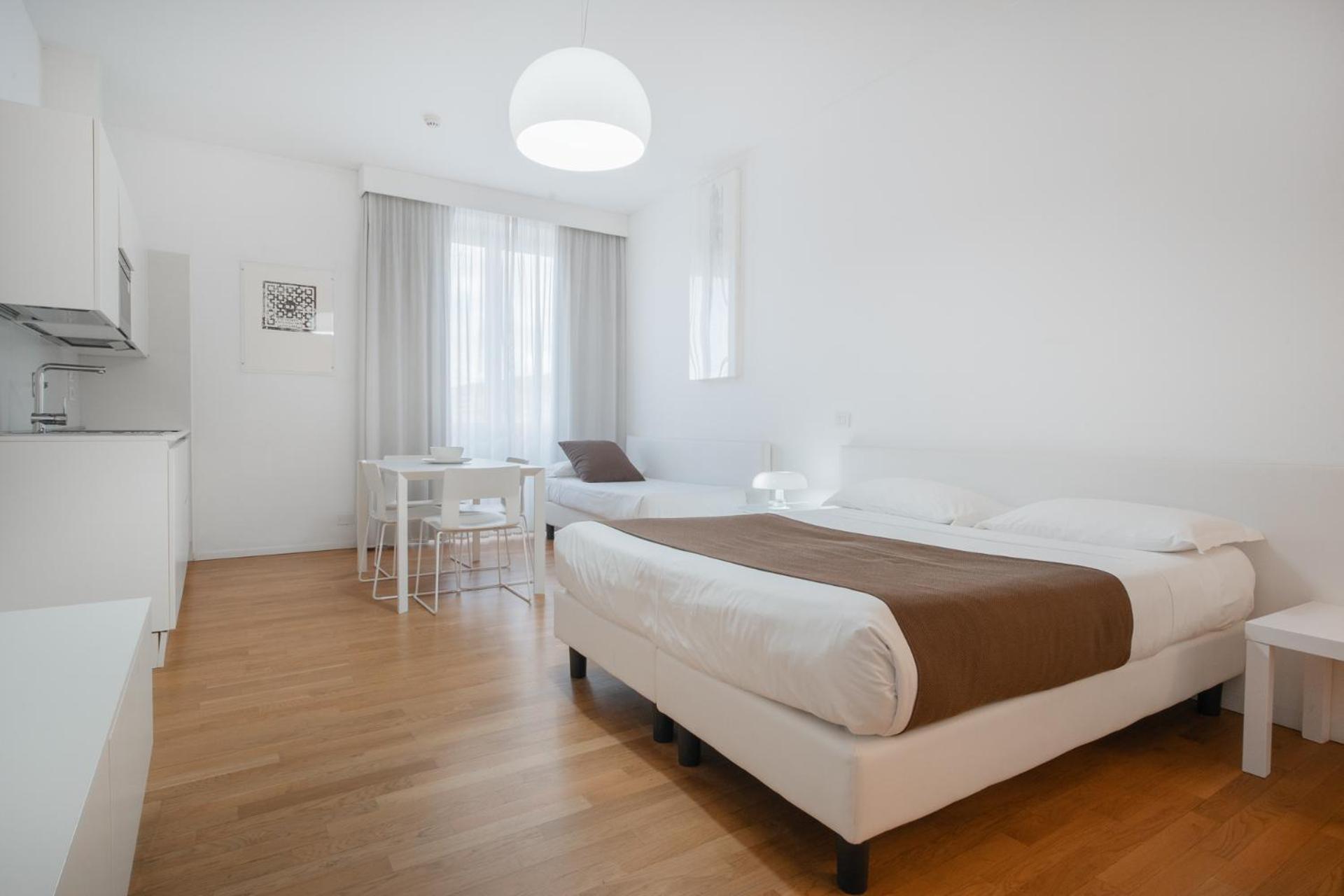 Large Double or Twin Room - Photo 3
