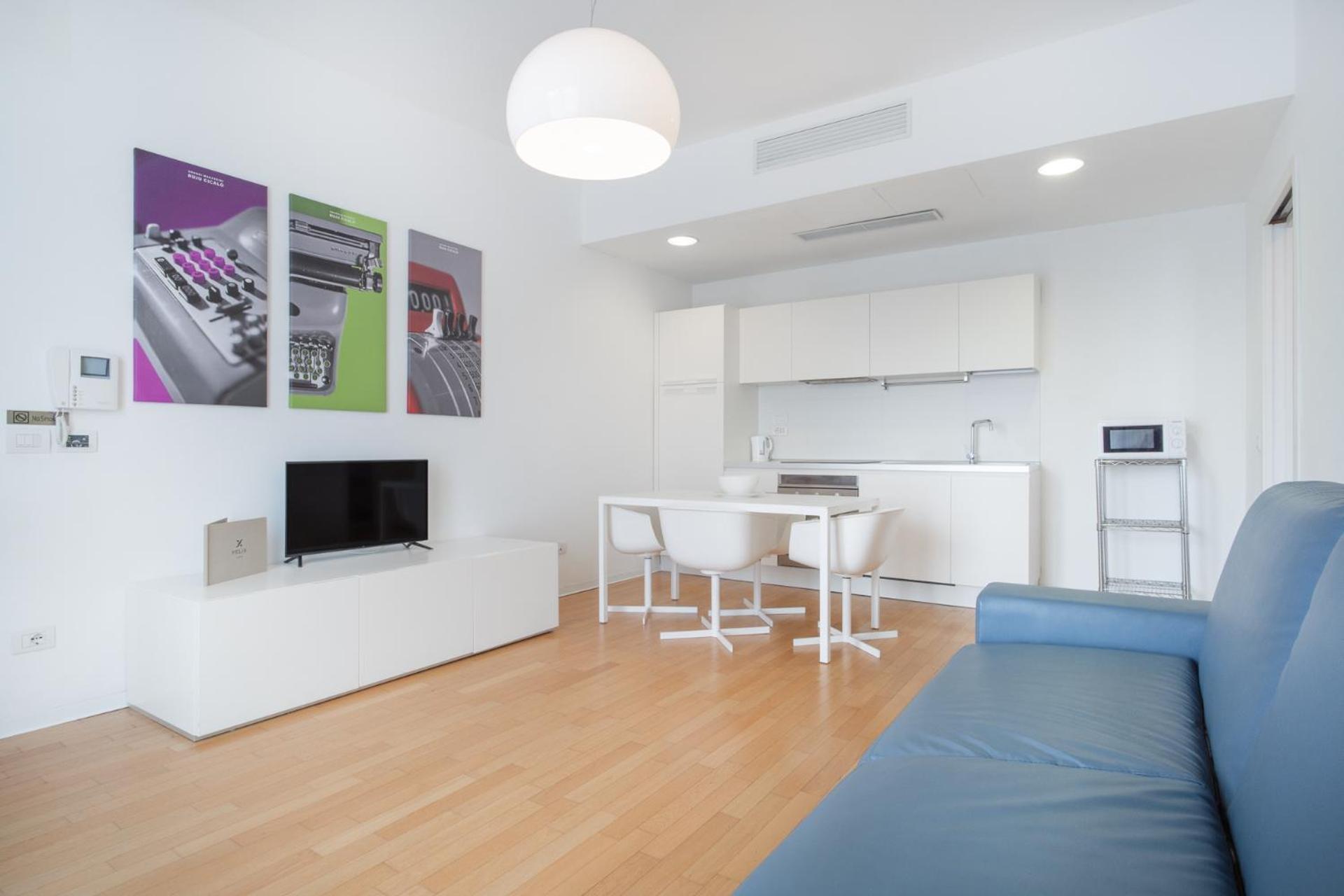 Suite - Photo 1