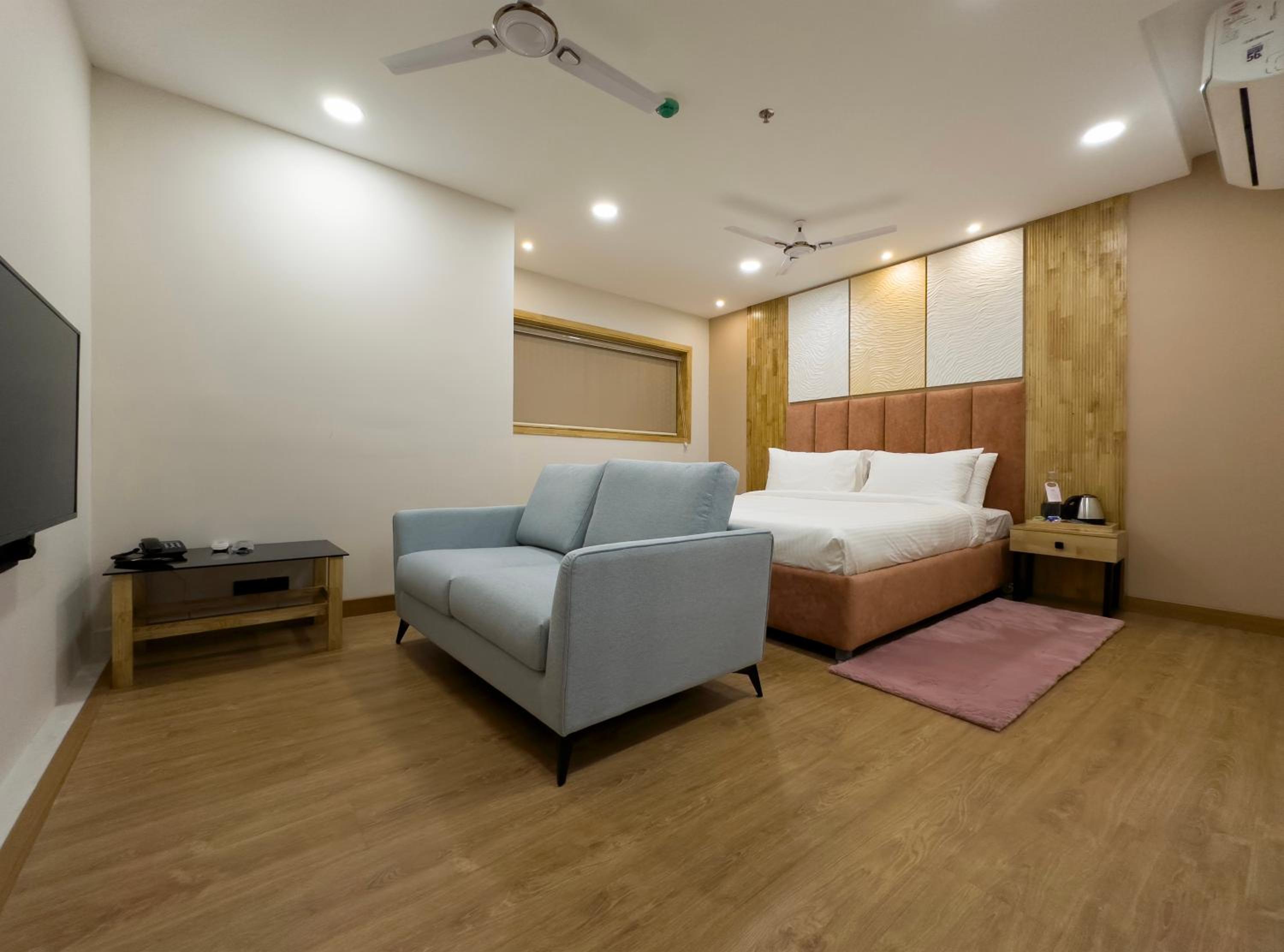 Deluxe Room - Photo 1